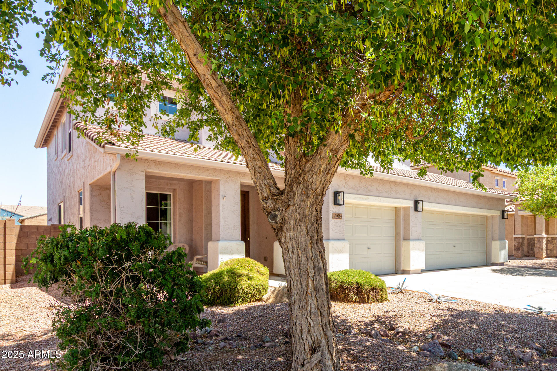 10284 E CLIFFROSE Lane