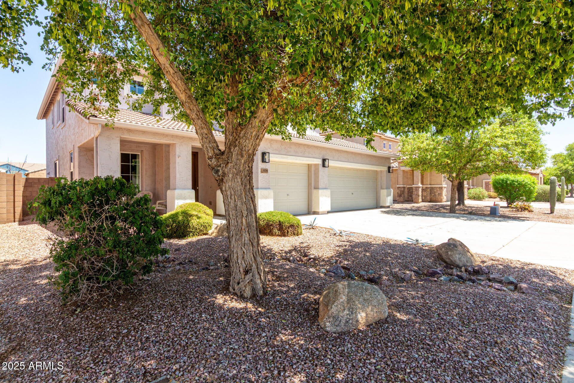 10284 E CLIFFROSE Lane