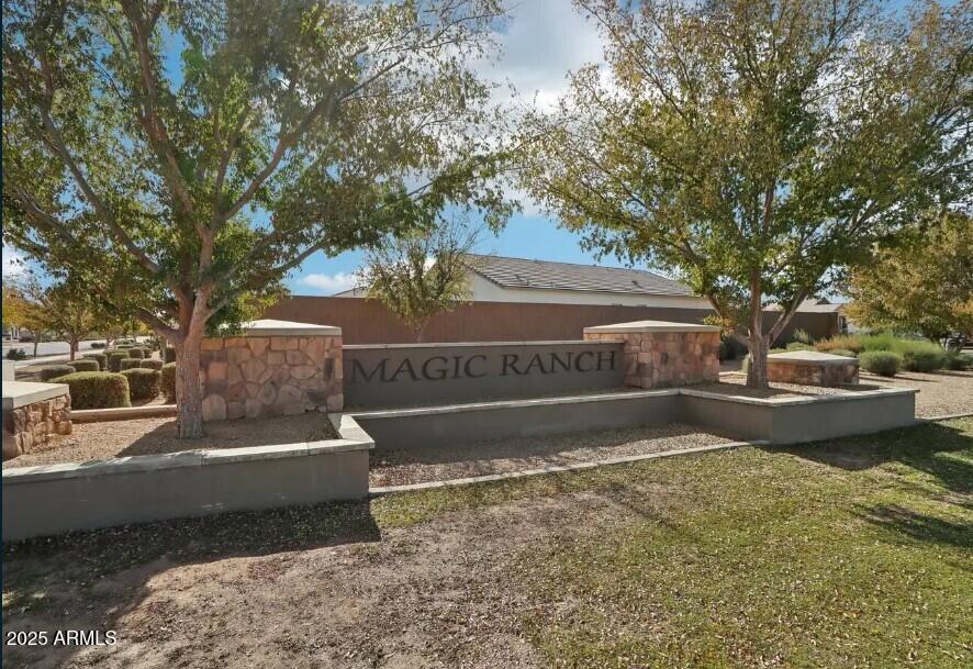 5702 E IRIS Drive
