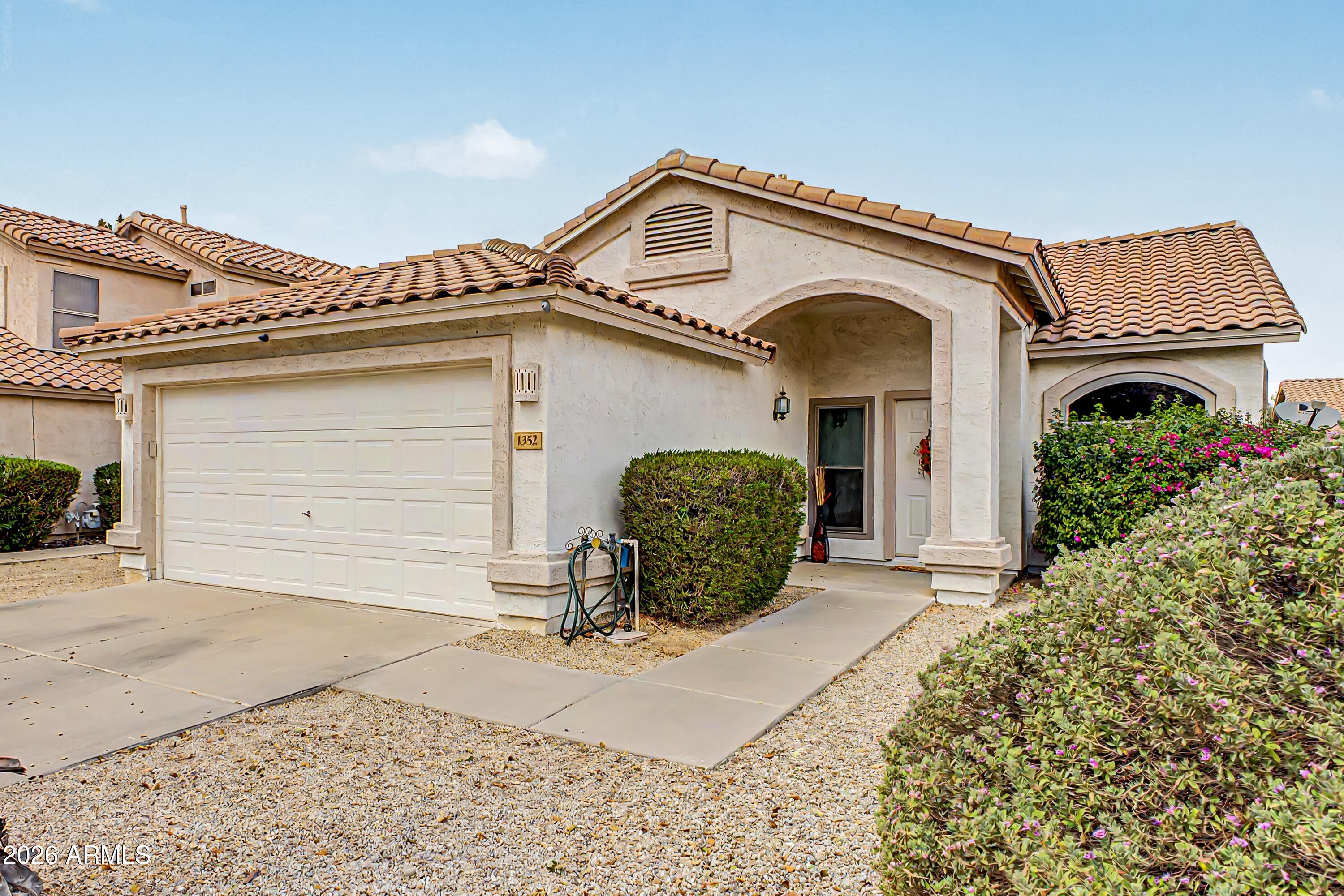 1352 W SPARROW Drive