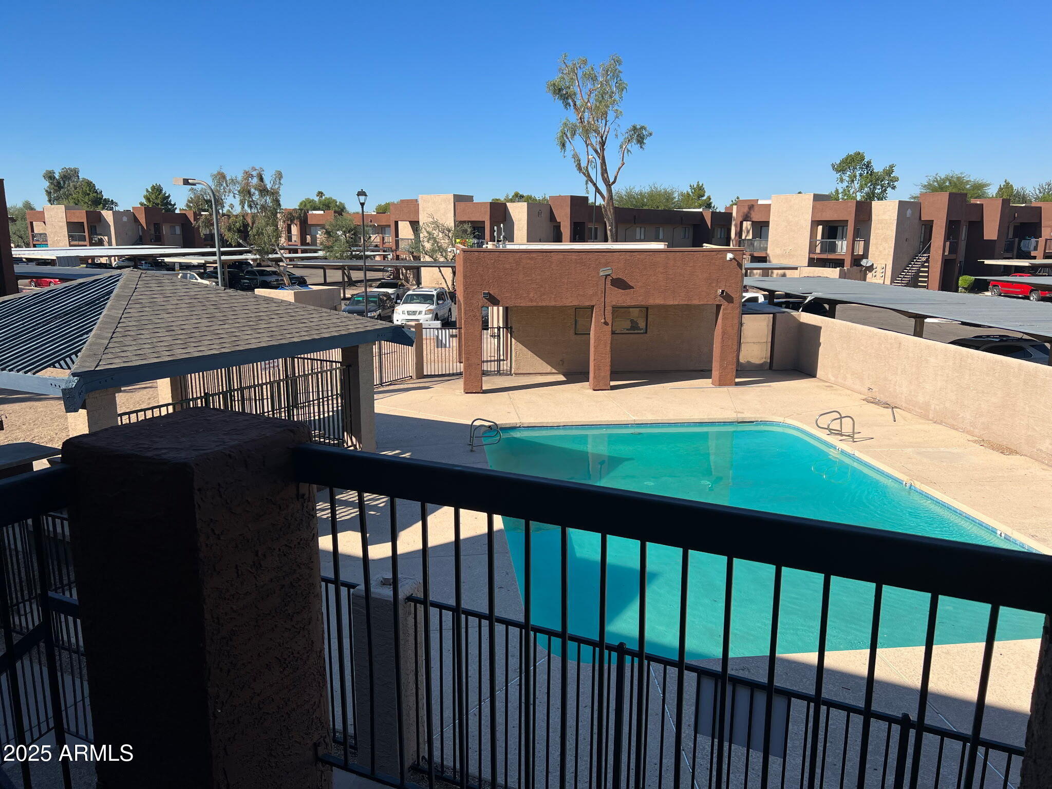 3810 N MARYVALE Parkway 2084