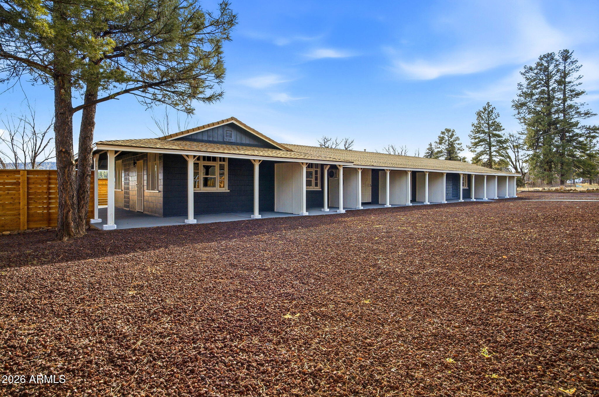 1897 W WHITE MOUNTAIN Boulevard