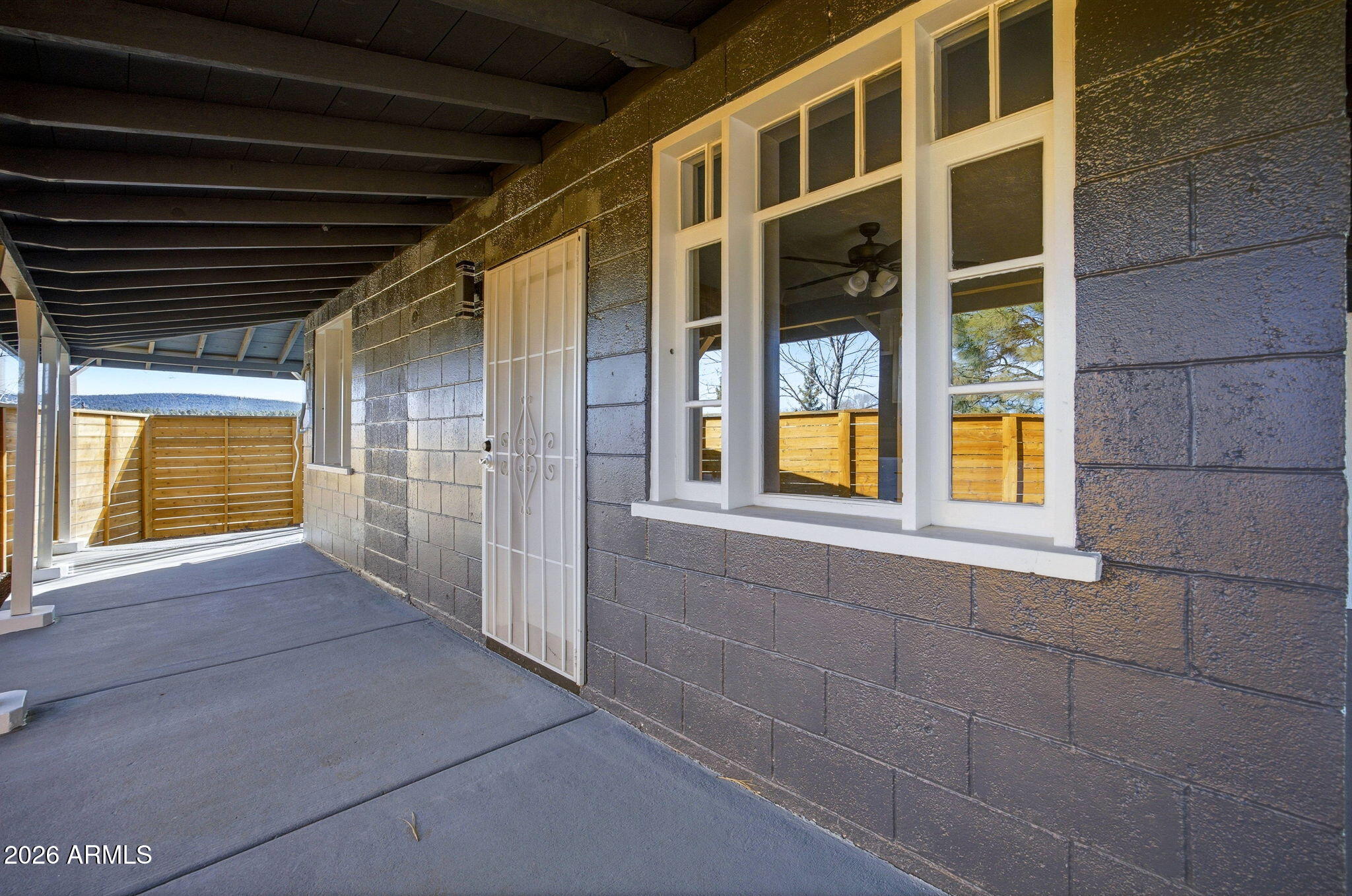 1897 W WHITE MOUNTAIN Boulevard