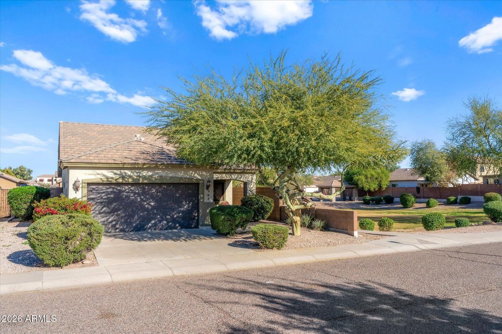 Photo of 904 W Saint Charles Avenue, Phoenix, AZ 85041 (MLS # 7002838)