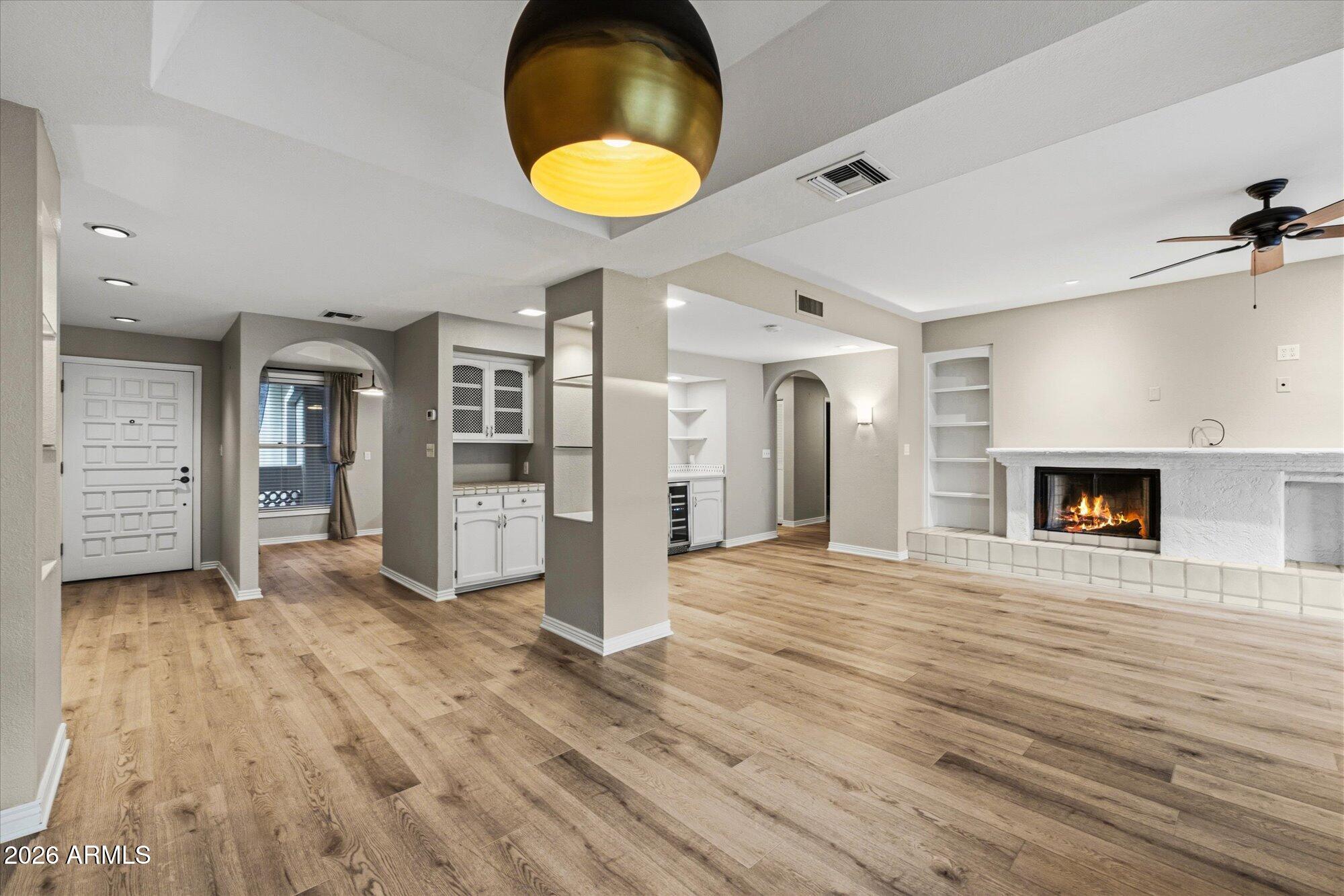 5200 S LAKESHORE Drive 207