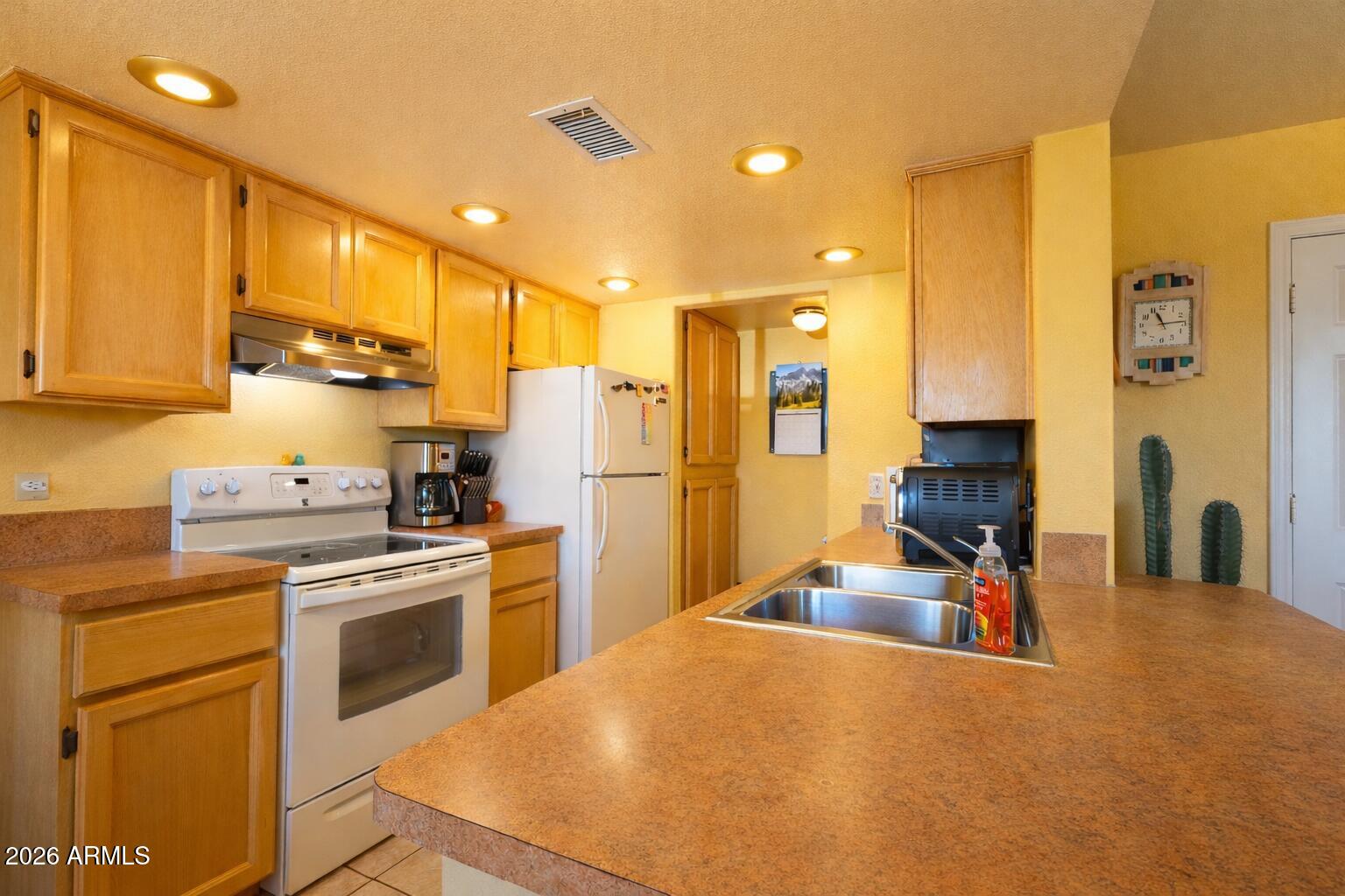 CENTER COURT VILLAS - Residential