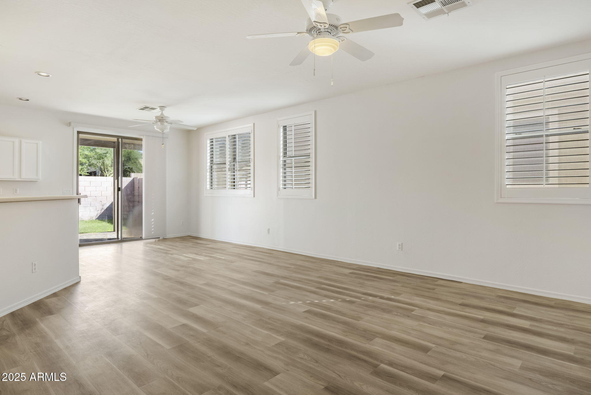 6742 E REGINA Street