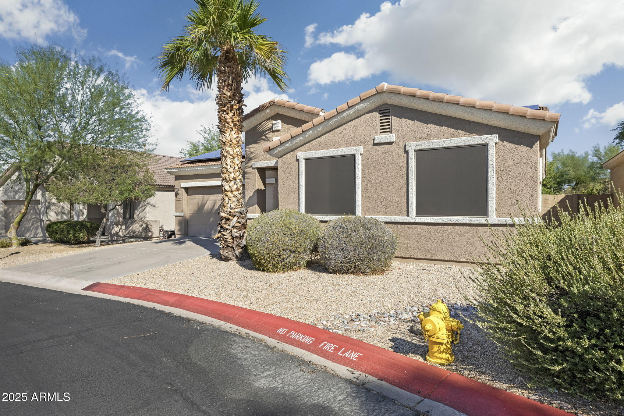 6742 E REGINA Street