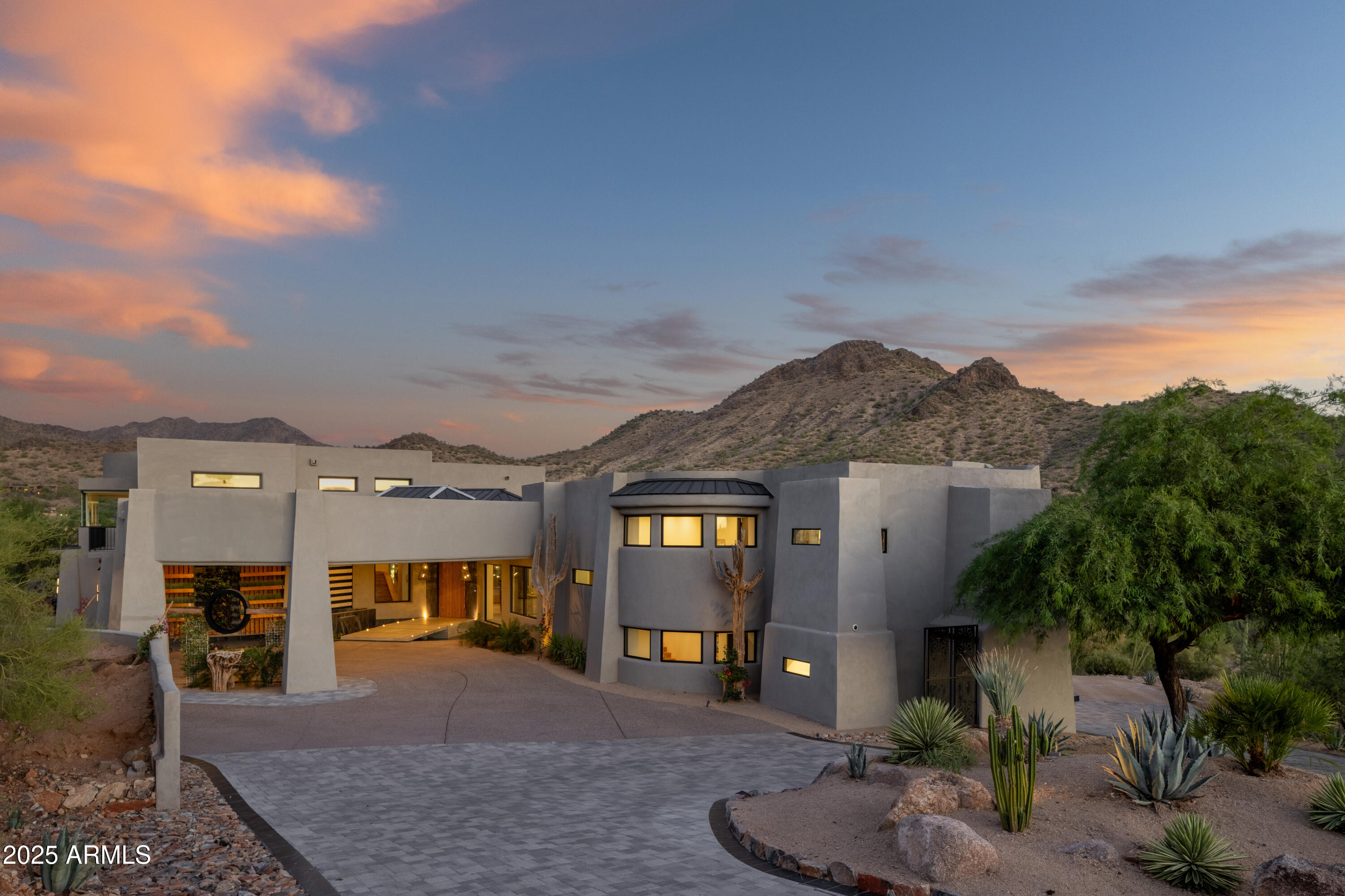 10315 E CALLE DE LAS BRISAS --