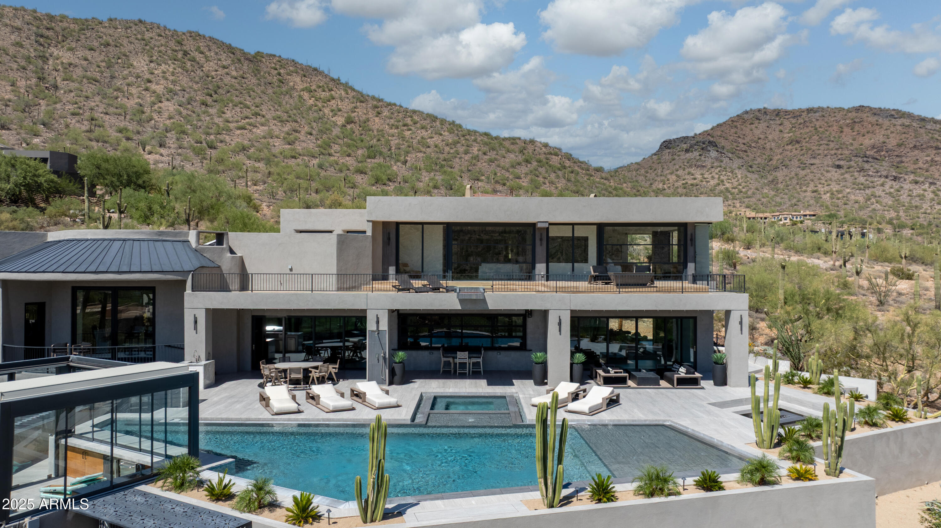 10315 E CALLE DE LAS BRISAS --