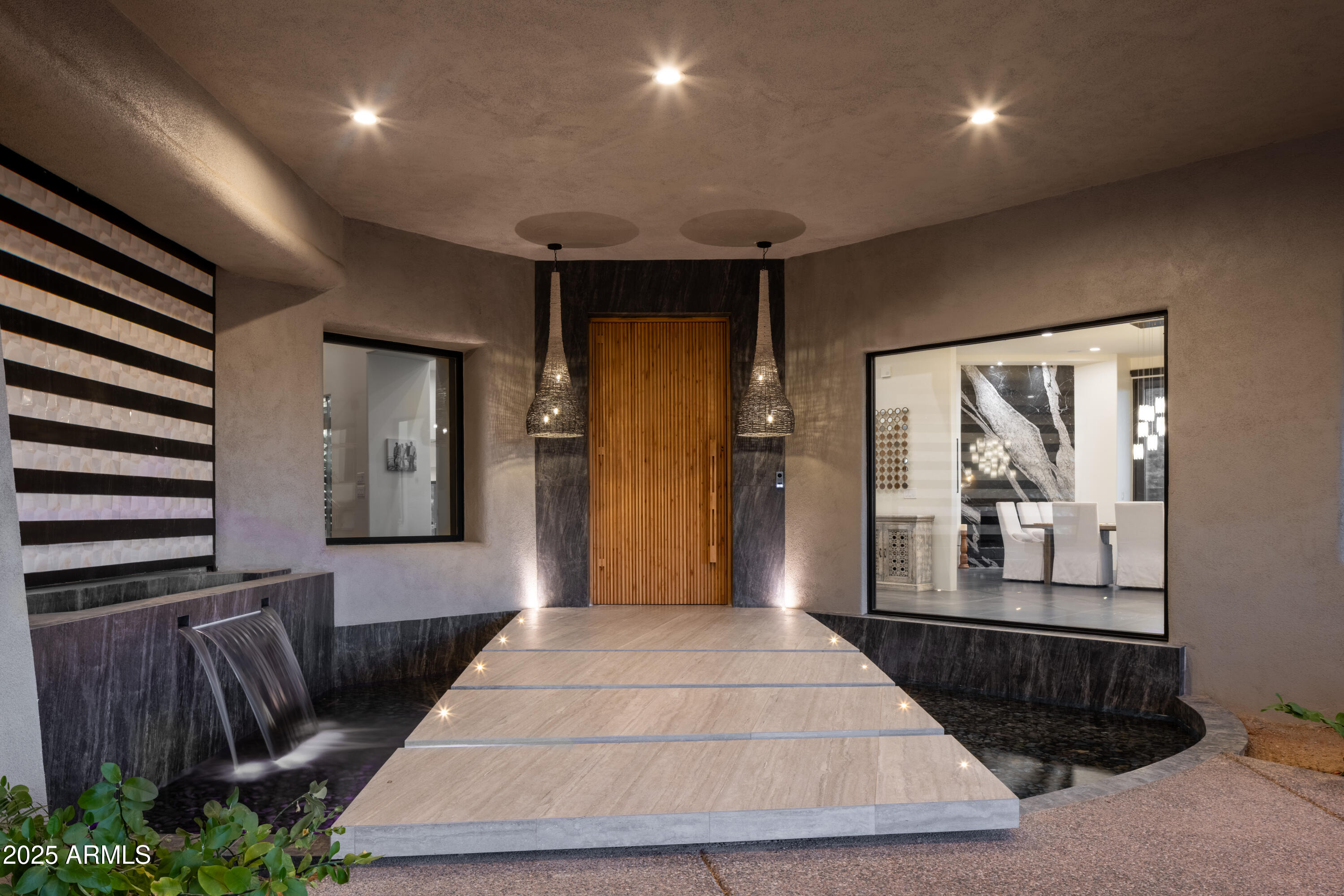 10315 E CALLE DE LAS BRISAS --