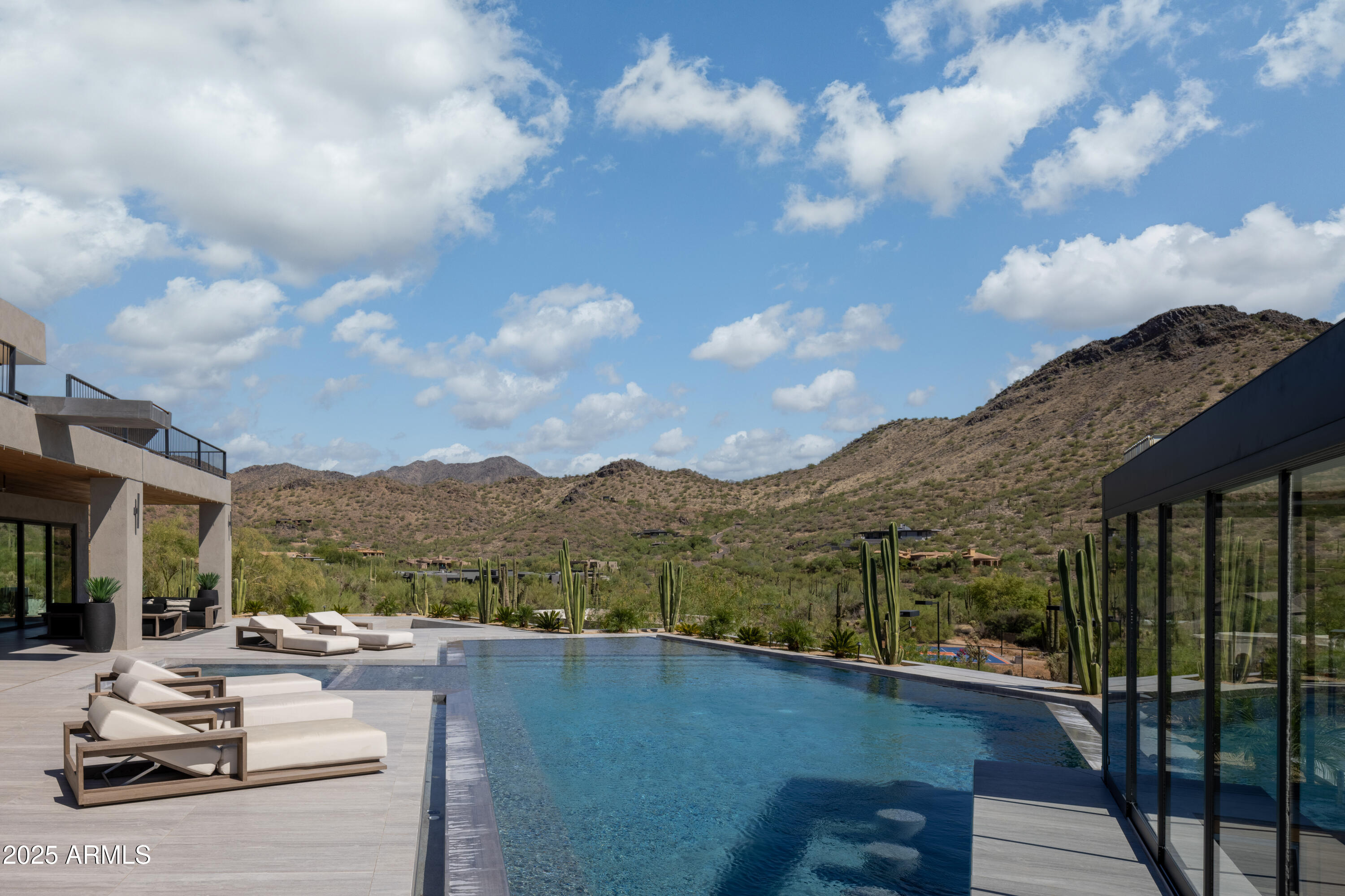 10315 E CALLE DE LAS BRISAS --