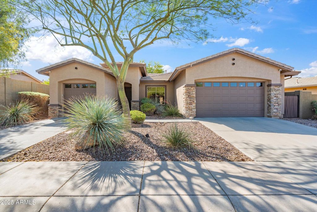 Photo of 40701 N Union Trail, Anthem, AZ 85086 (MLS # 6865389)
