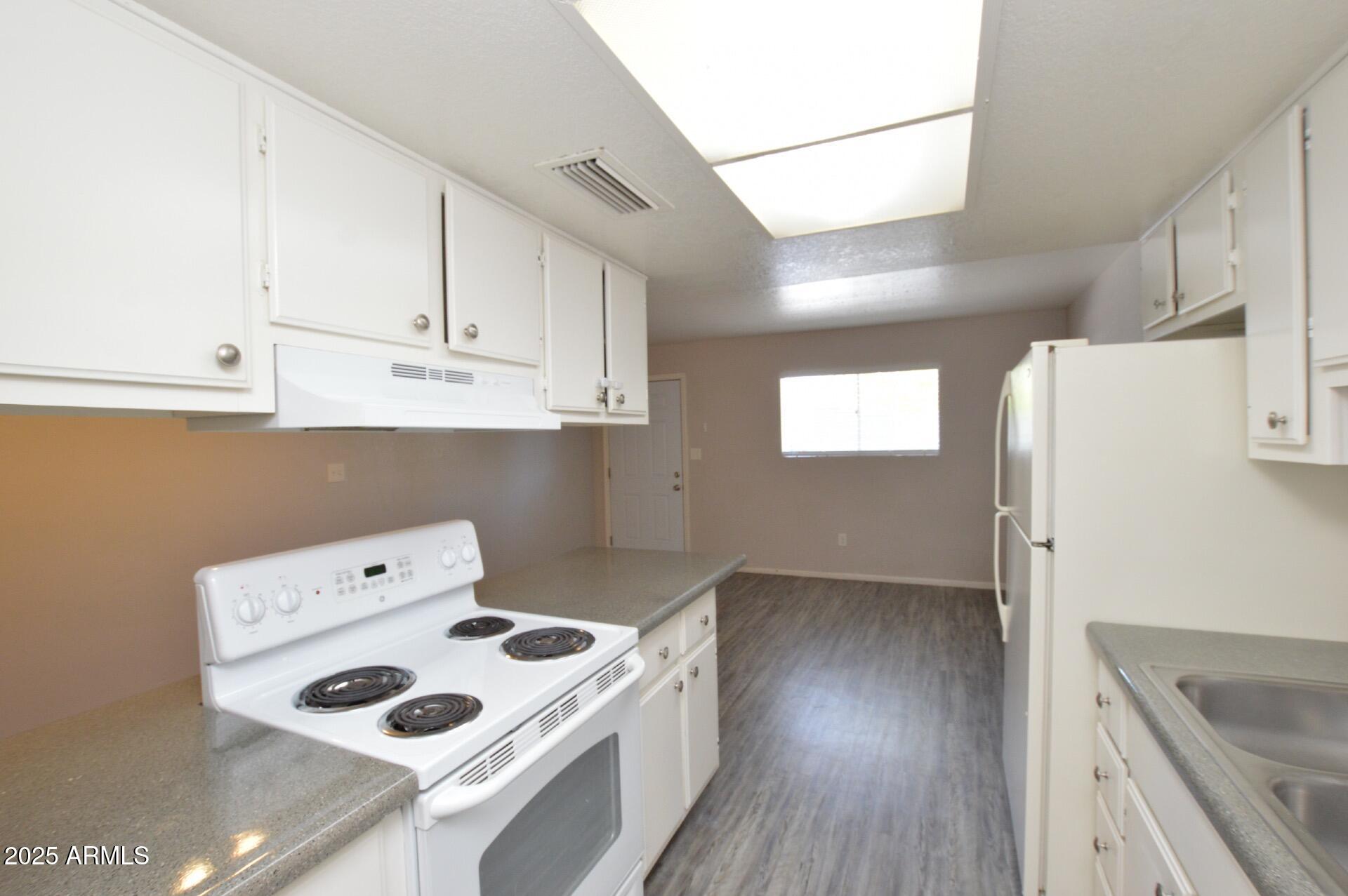 3004 E Waltann Lane 7