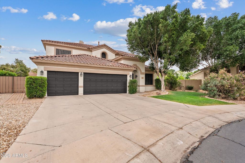 Photo of 1515 E Saratoga Court, Gilbert, AZ 85296 (MLS # 6994013)