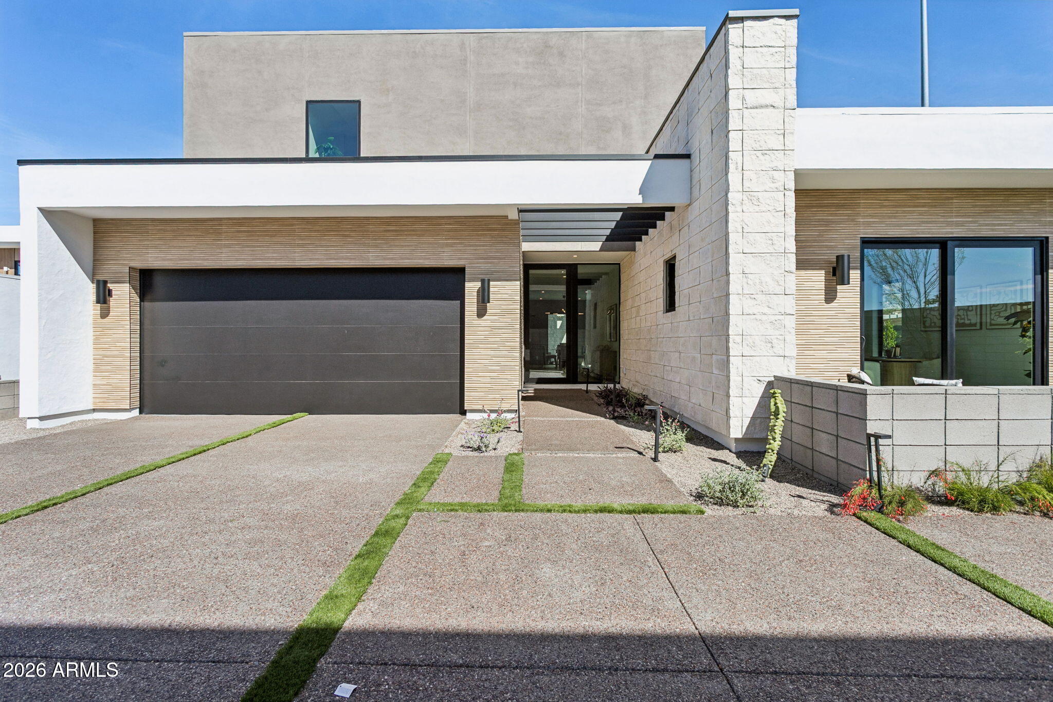 1832 E PALMAIRE Avenue