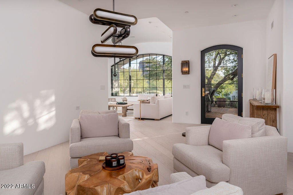 6723 N DESERT FAIRWAYS Drive