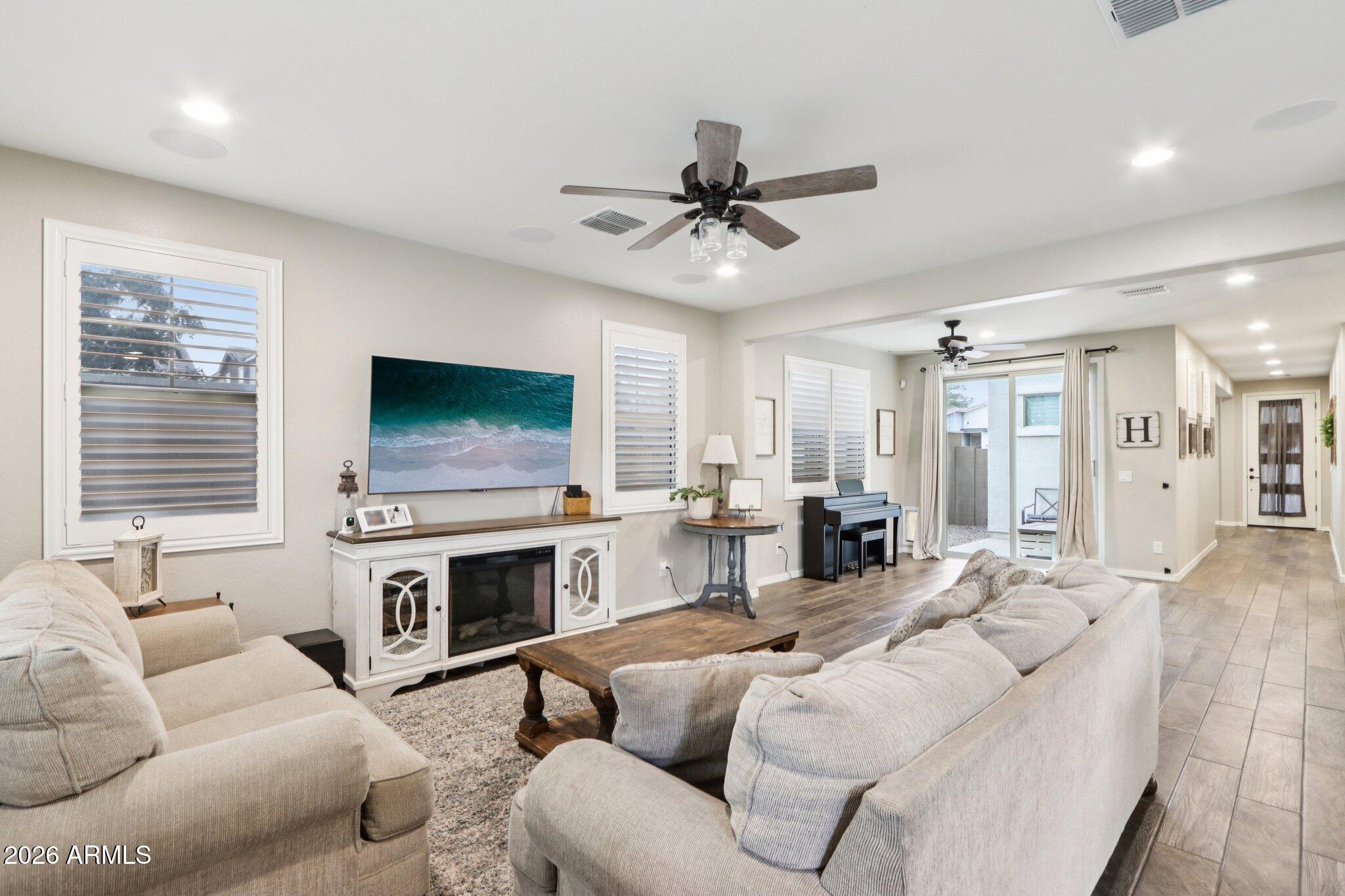 2041 E WISTERIA Drive