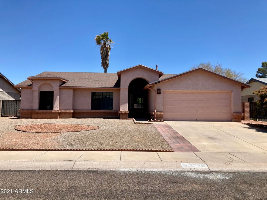 Just in time for summer!! Don't miss this opportunity to own a great home. 4 bedroom 2 bath home in a great neighborhood with an easy commute to Ft Huachuca. New carpets in the bedrooms and a sparkling in ground pool to soak up the Arizona sunshine.