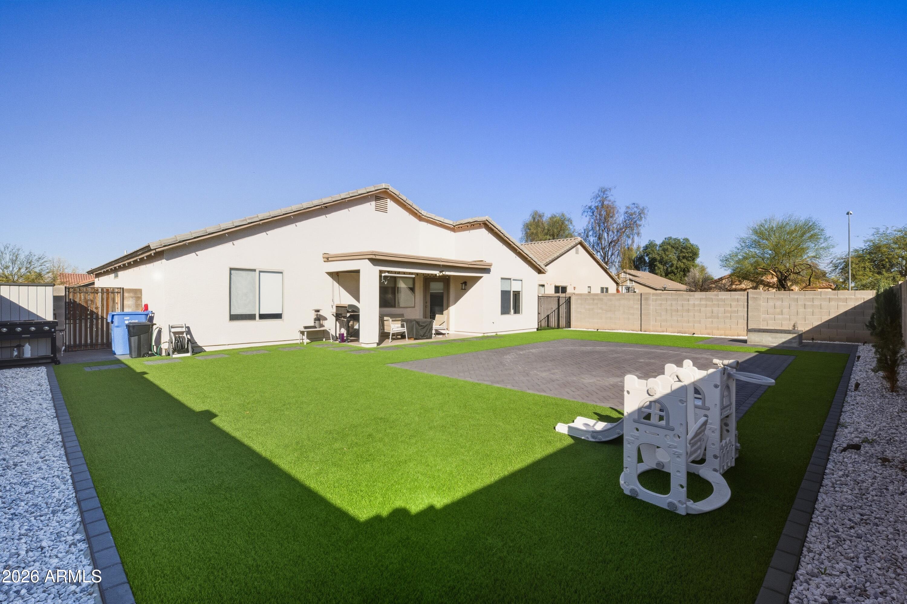 8409 W PINCHOT Avenue