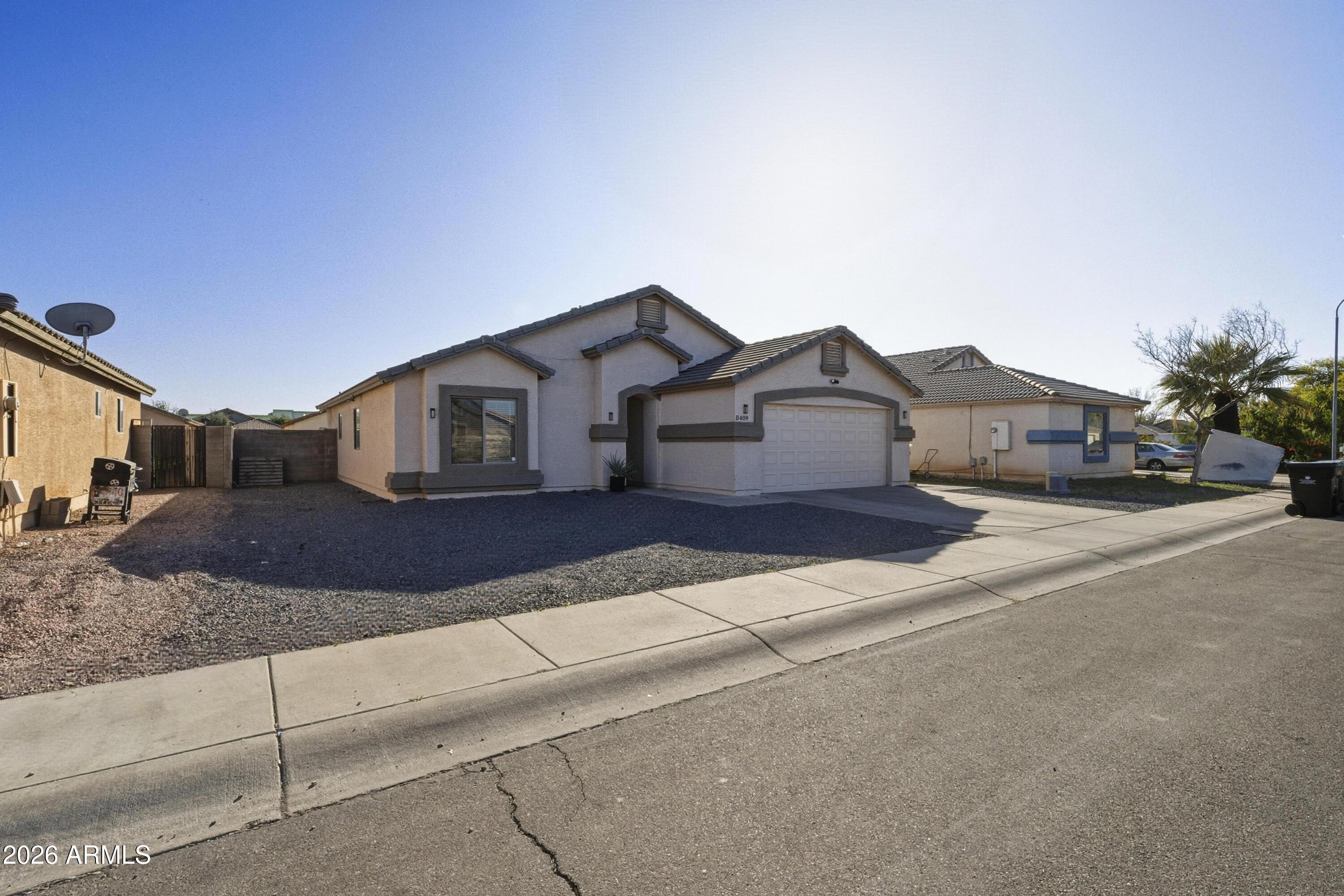 8409 W PINCHOT Avenue