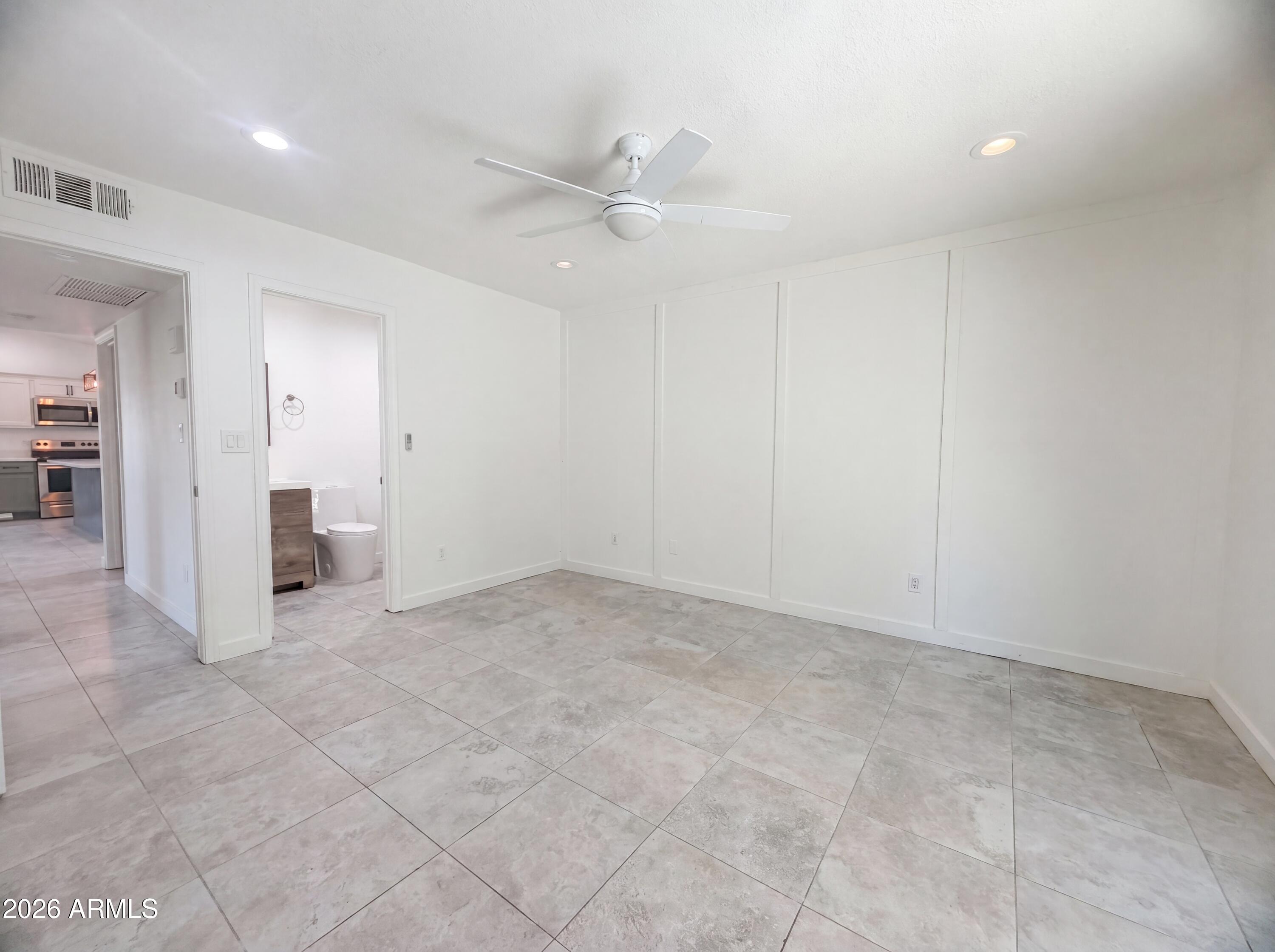 11031 E VINE Avenue