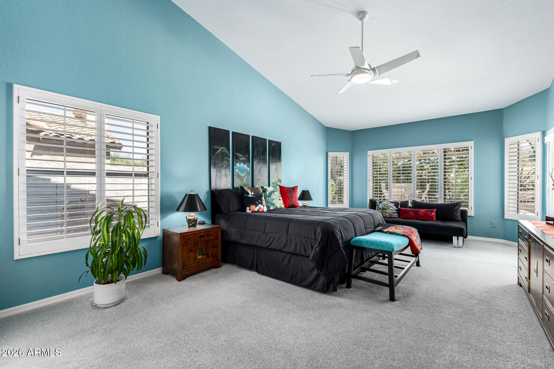 3943 N Santiago Street