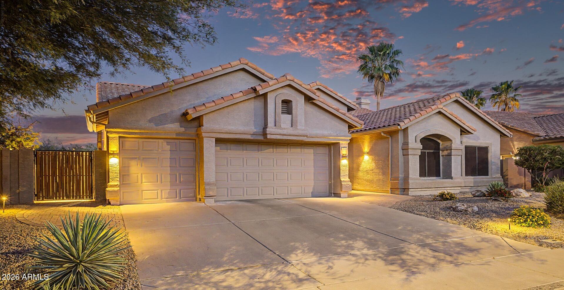 3943 N SANTIAGO --