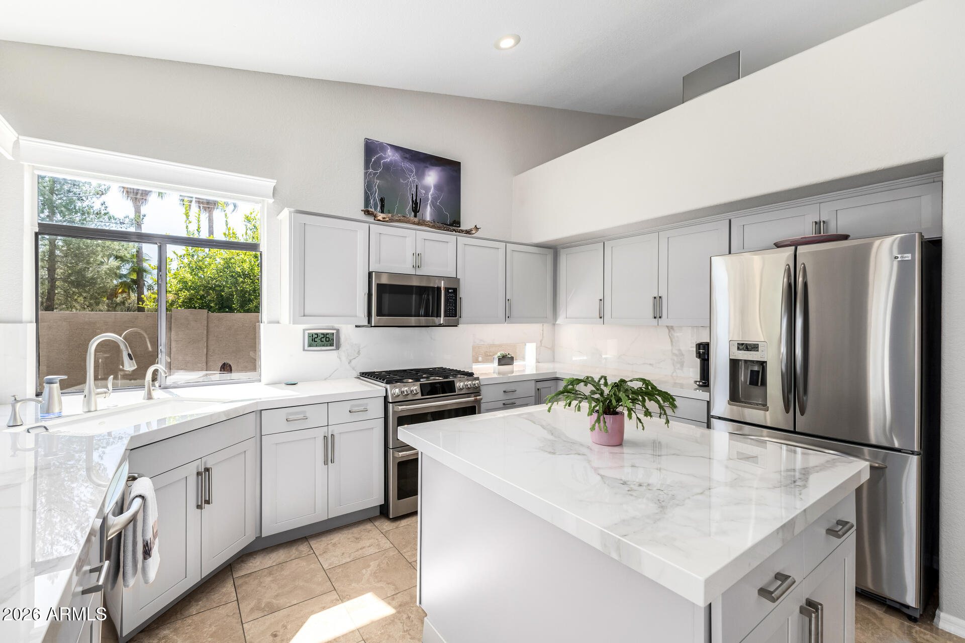 3943 N Santiago Street