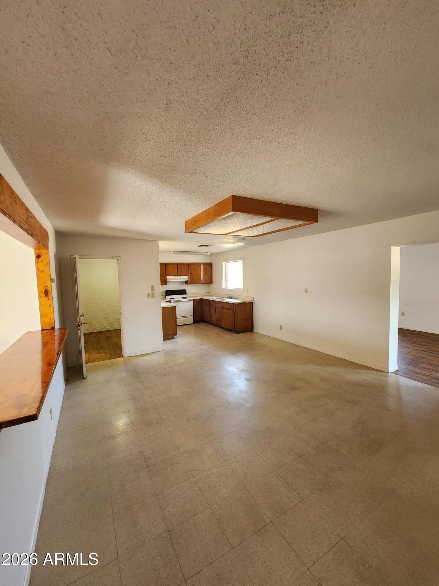 2532 W COLUMBINE Drive