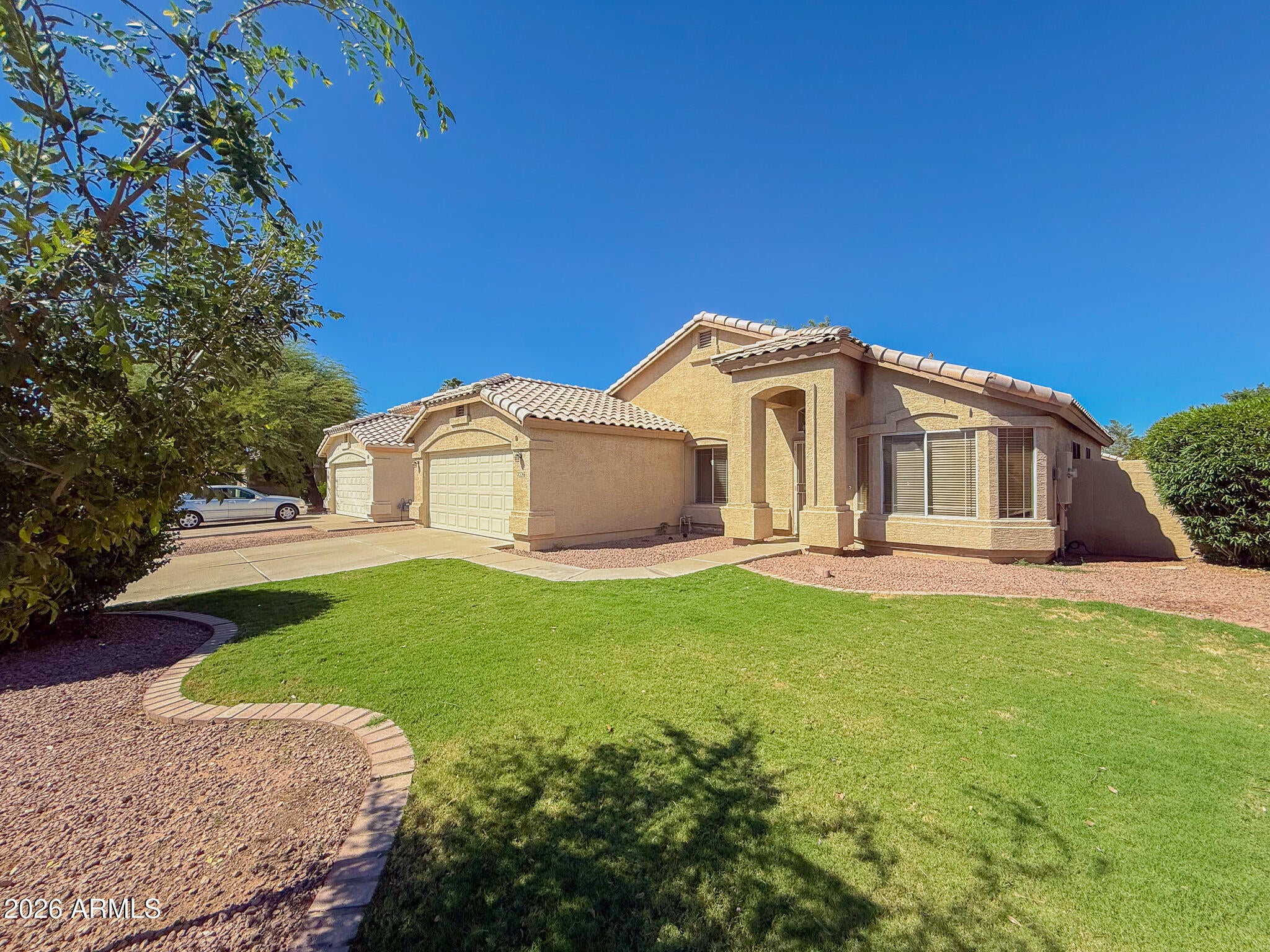 2336 E MANOR Drive