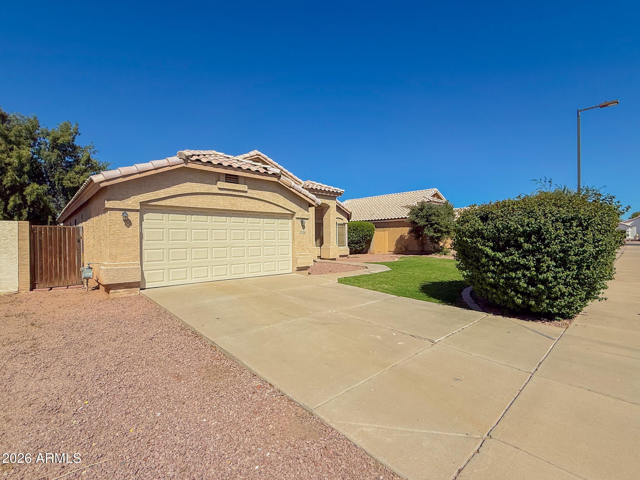 2336 E MANOR Drive