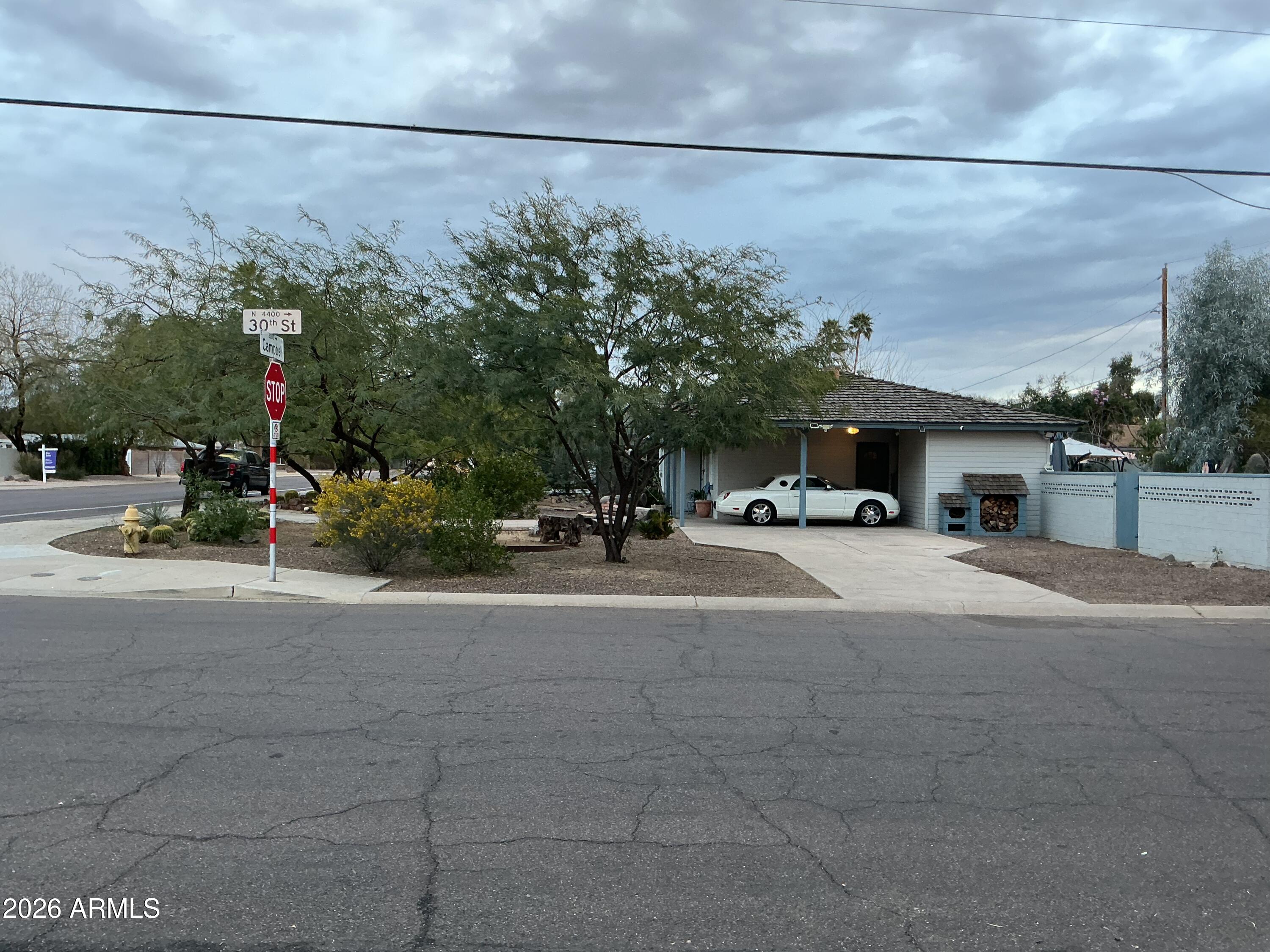 3001 E CAMPBELL Avenue