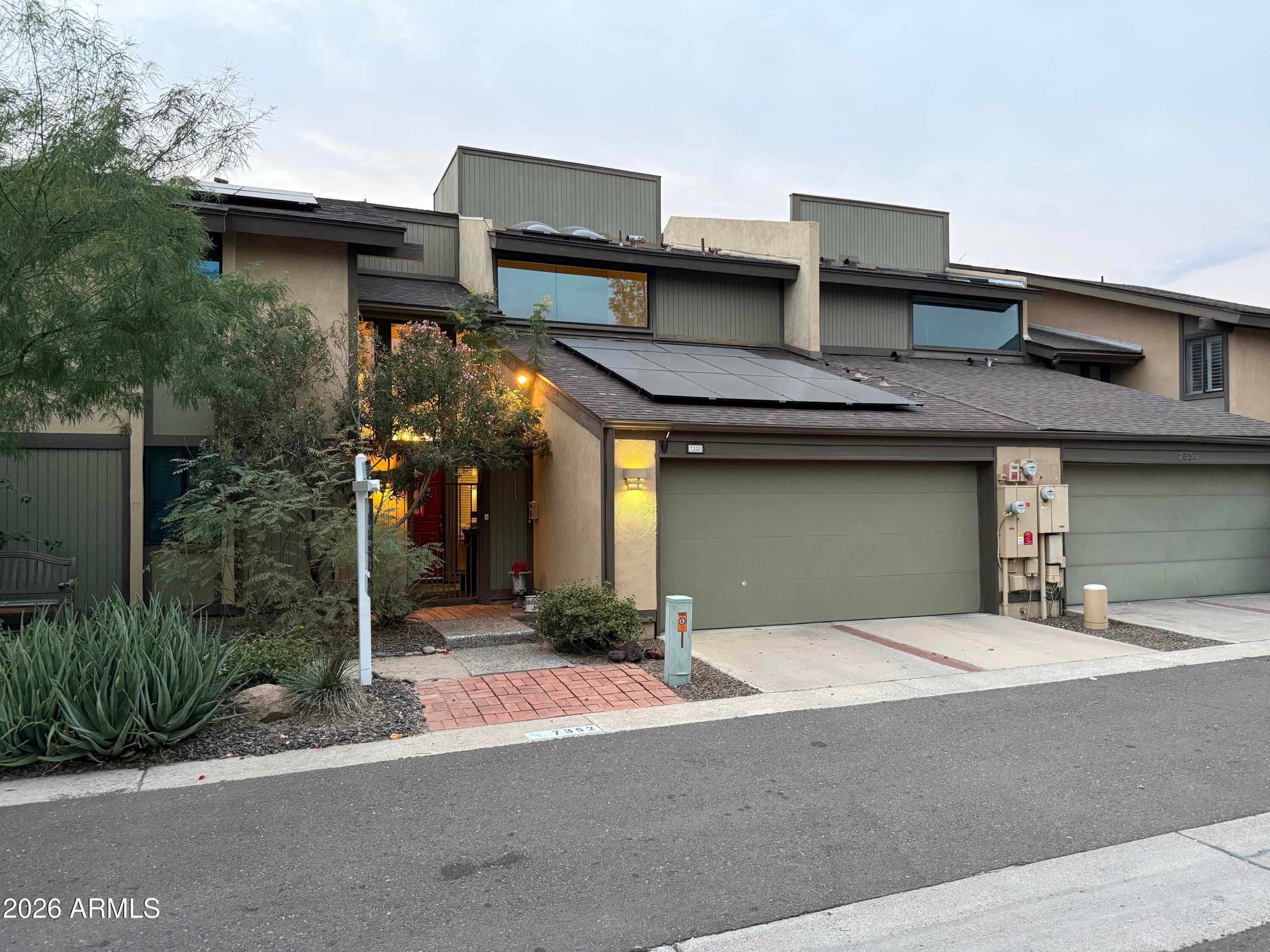 7352 N 7TH Place