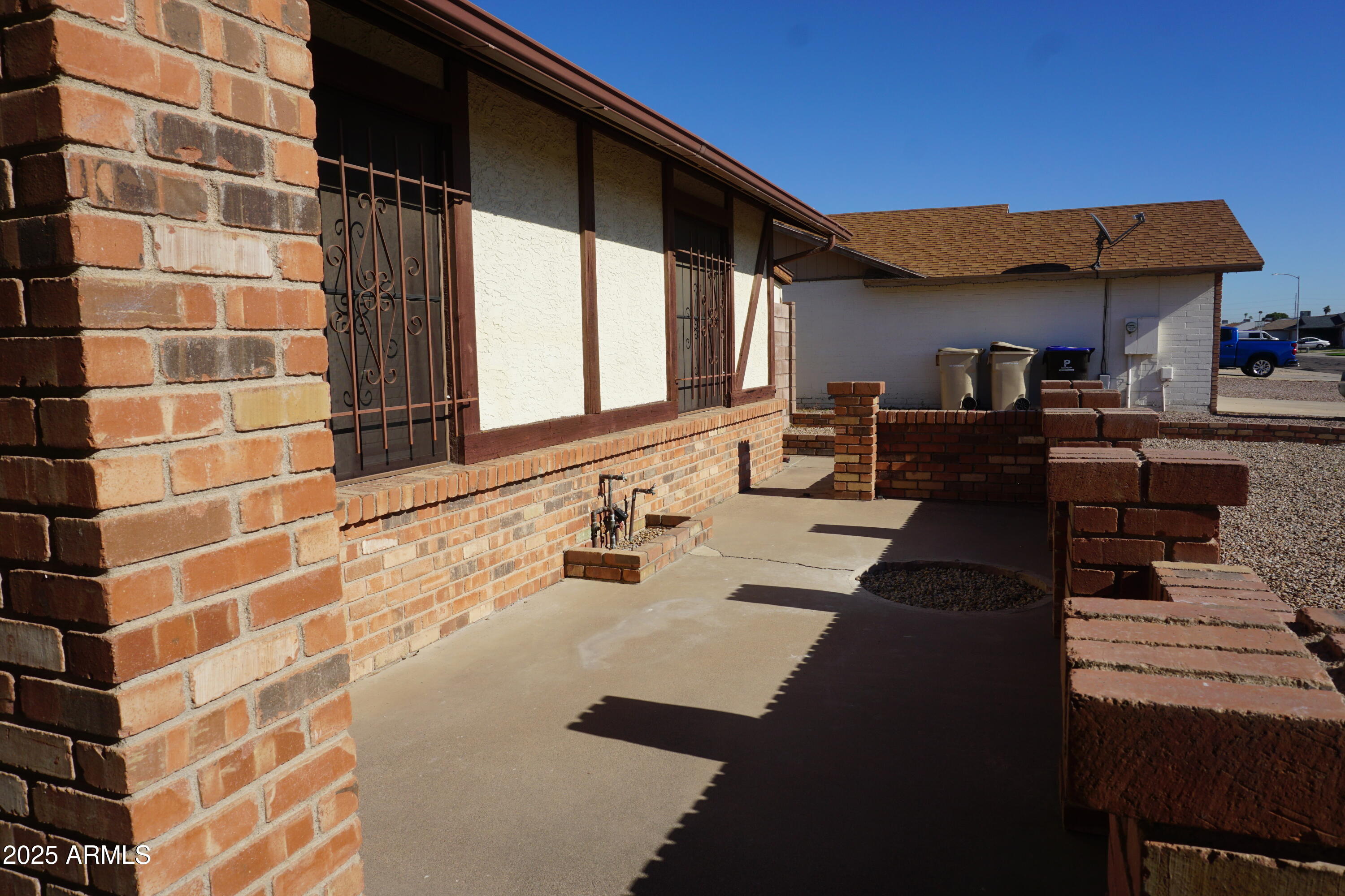 7044 W CAMERON Drive