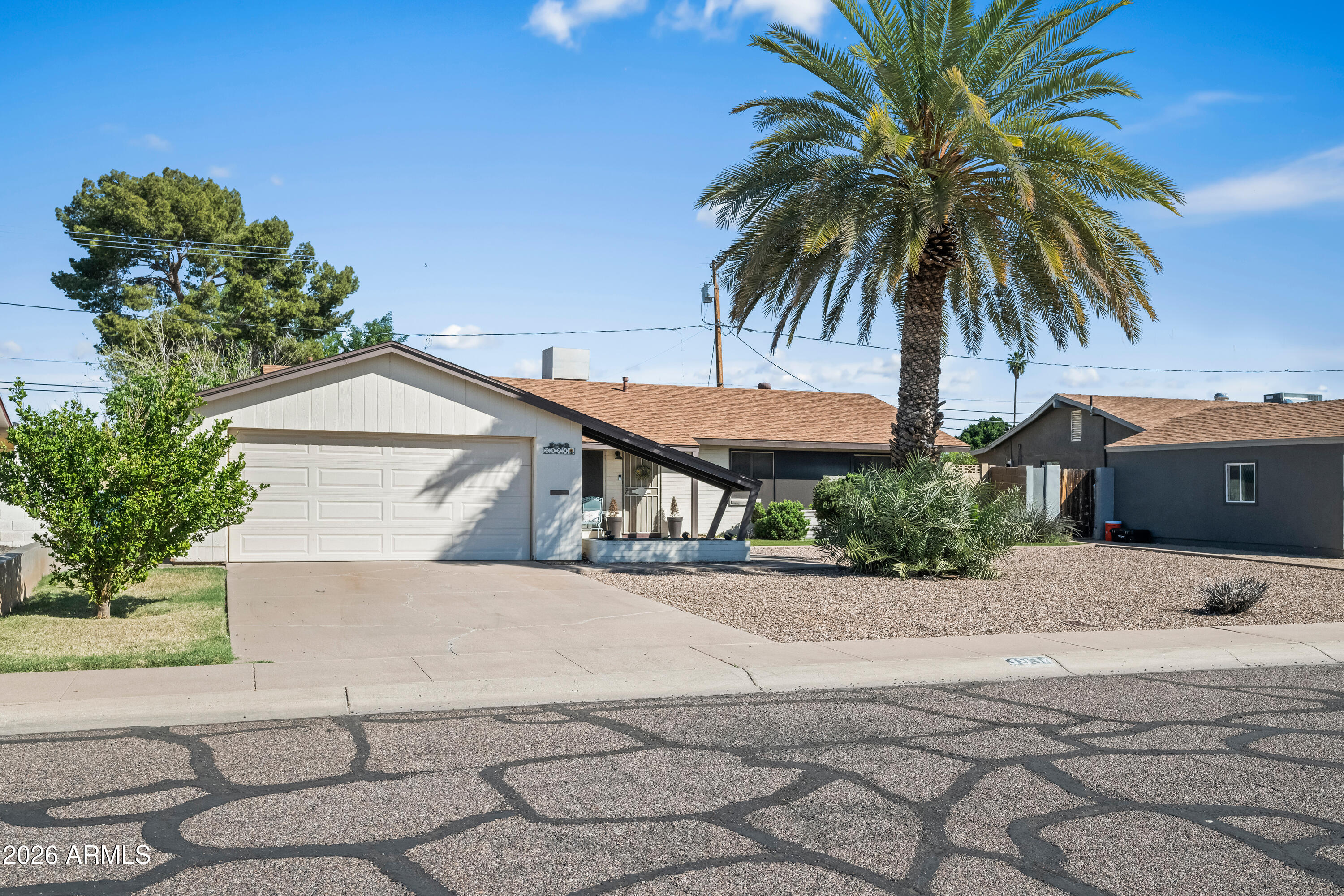 3934 W MYRTLE Avenue