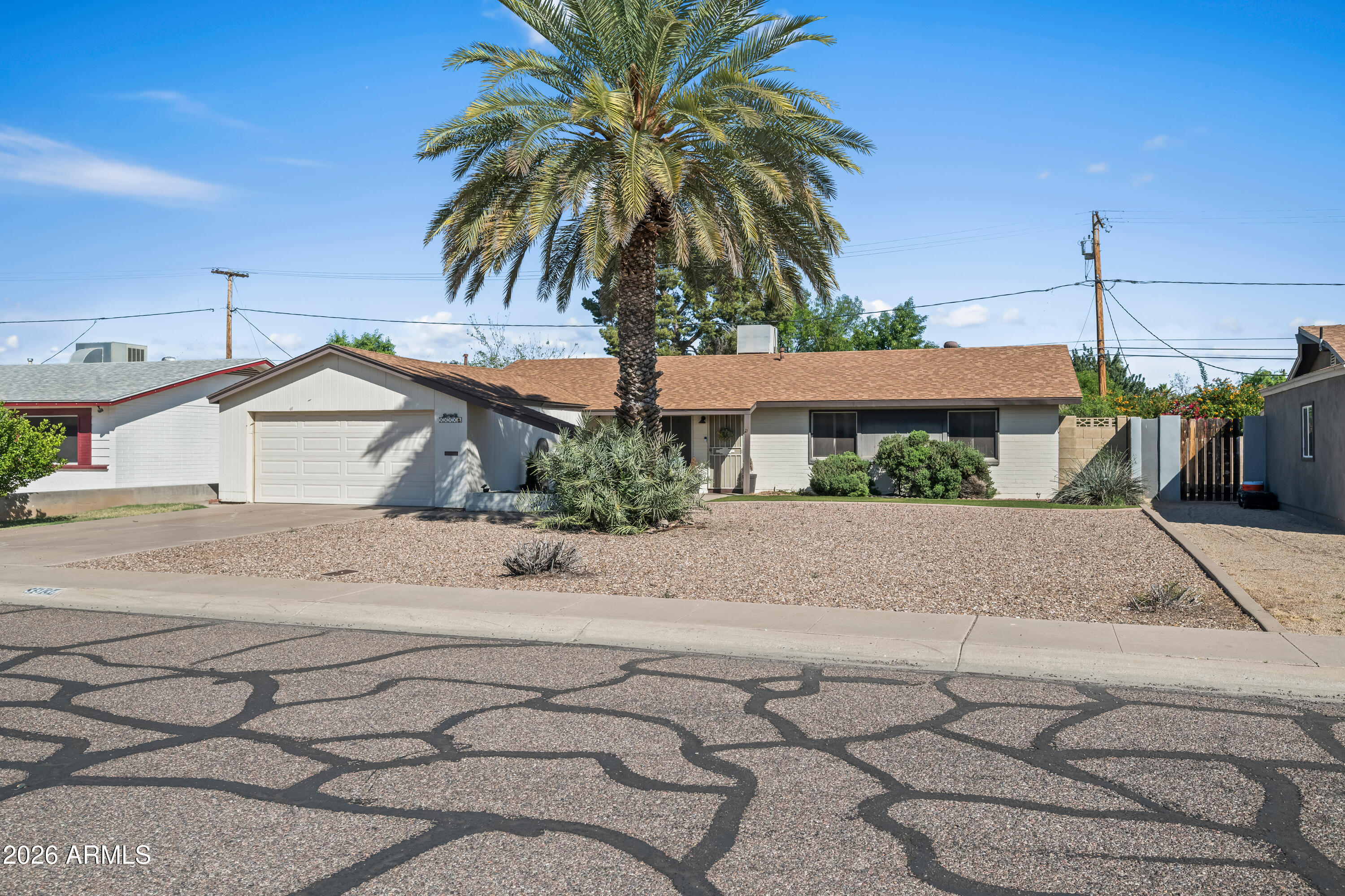 3934 W MYRTLE Avenue