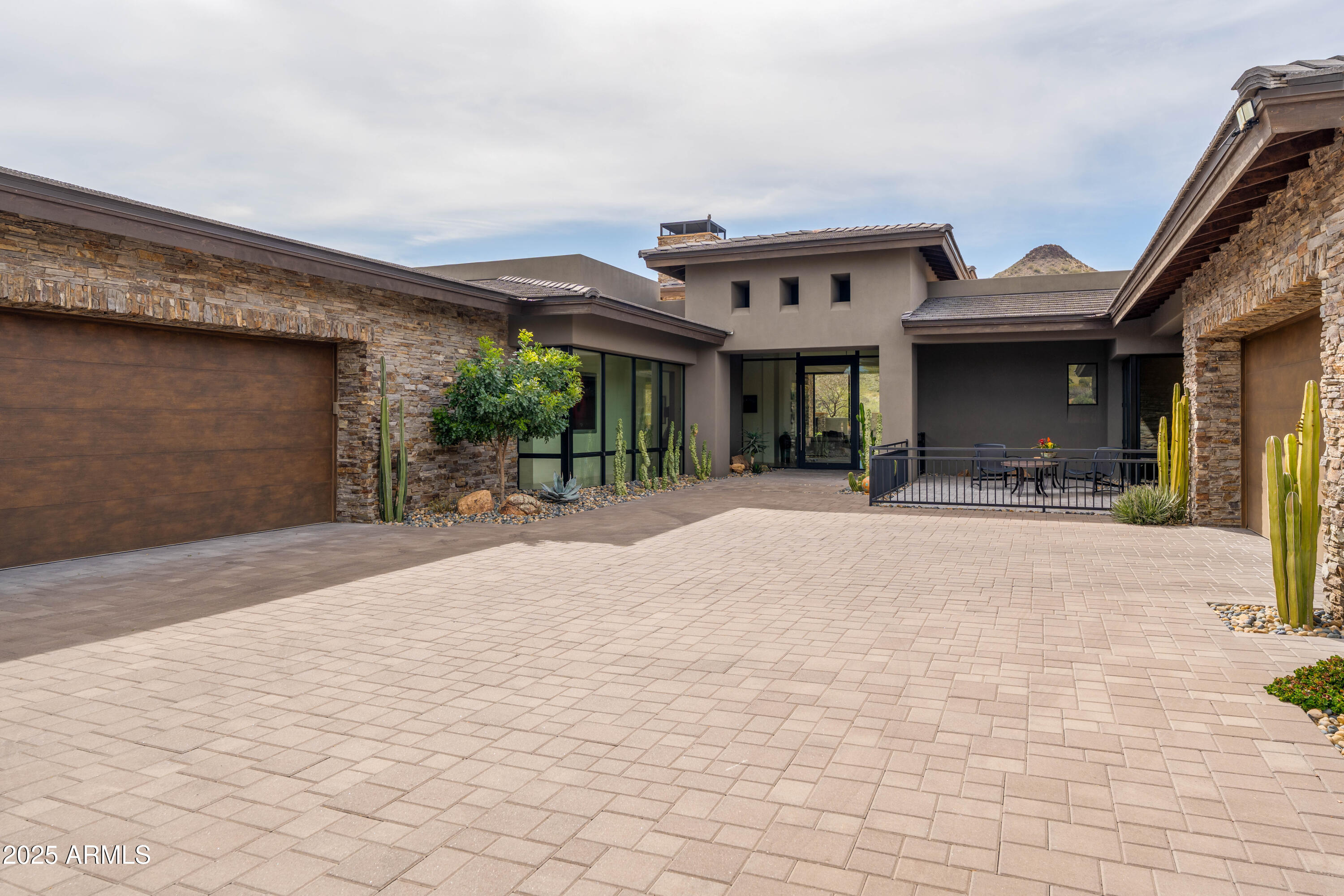9898 E FILAREE Lane