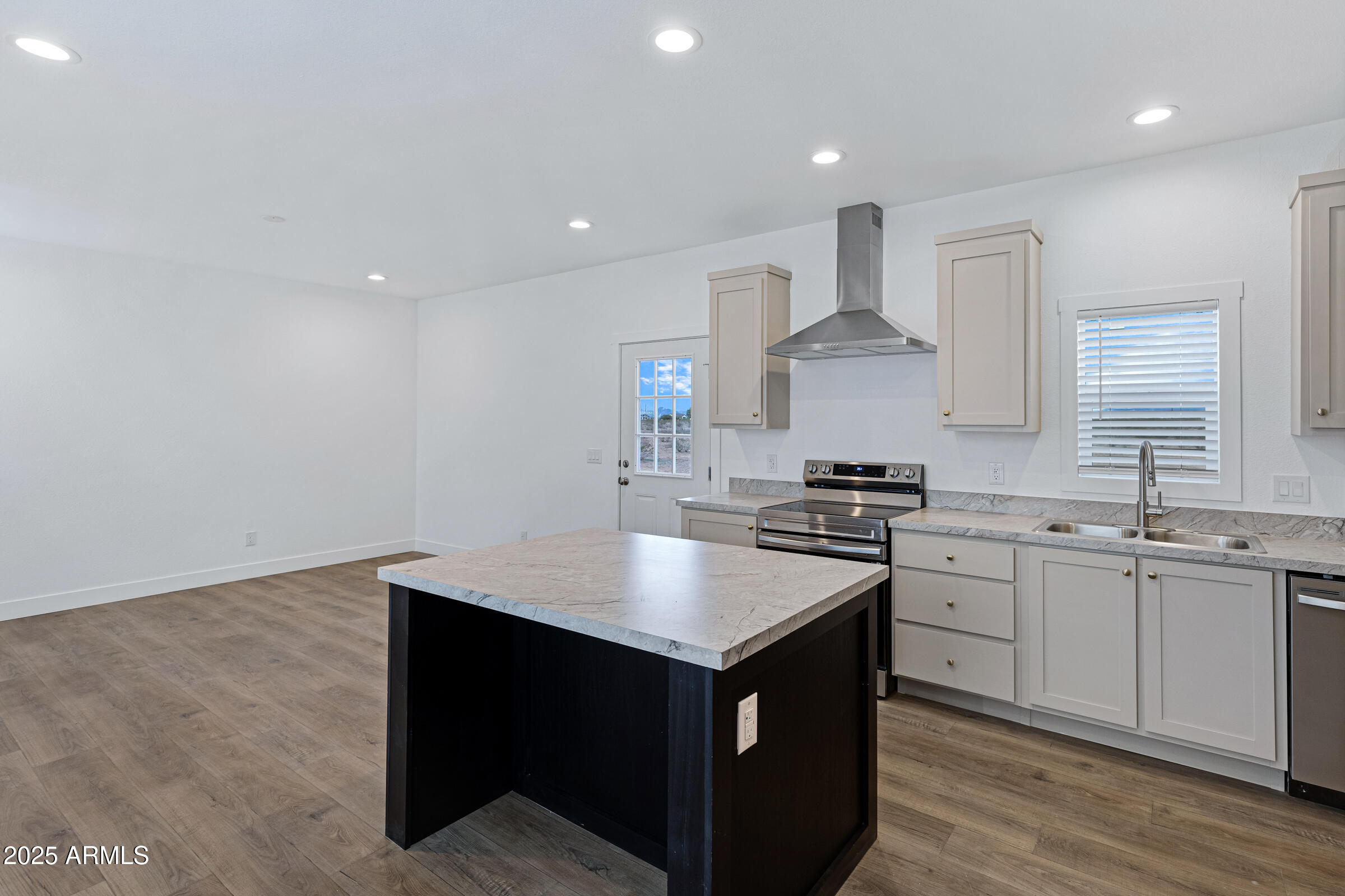 36512 W Whitton Avenue