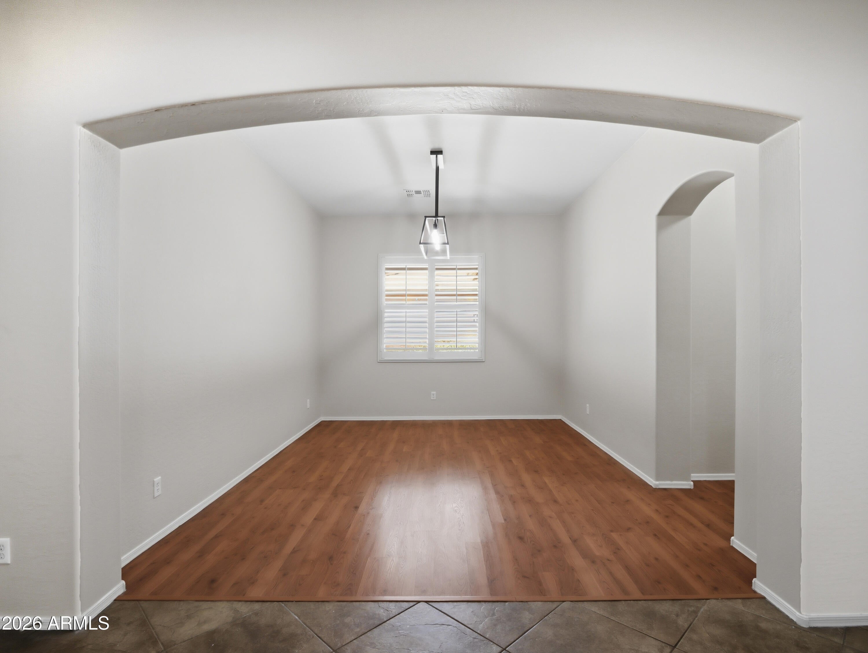 2406 W DESPERADO Way