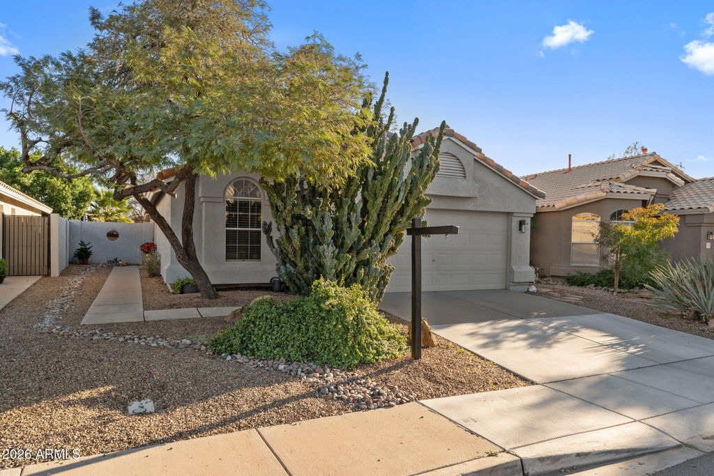 Photo of 1921 W Derringer Way, Chandler, AZ 85286 (MLS # 6968218)
