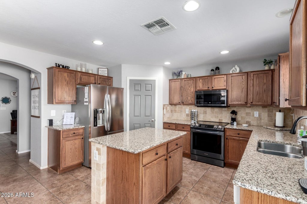 Photo of 18452 E El Amancer, Gold Canyon, AZ 85118 (MLS # 7034962)
