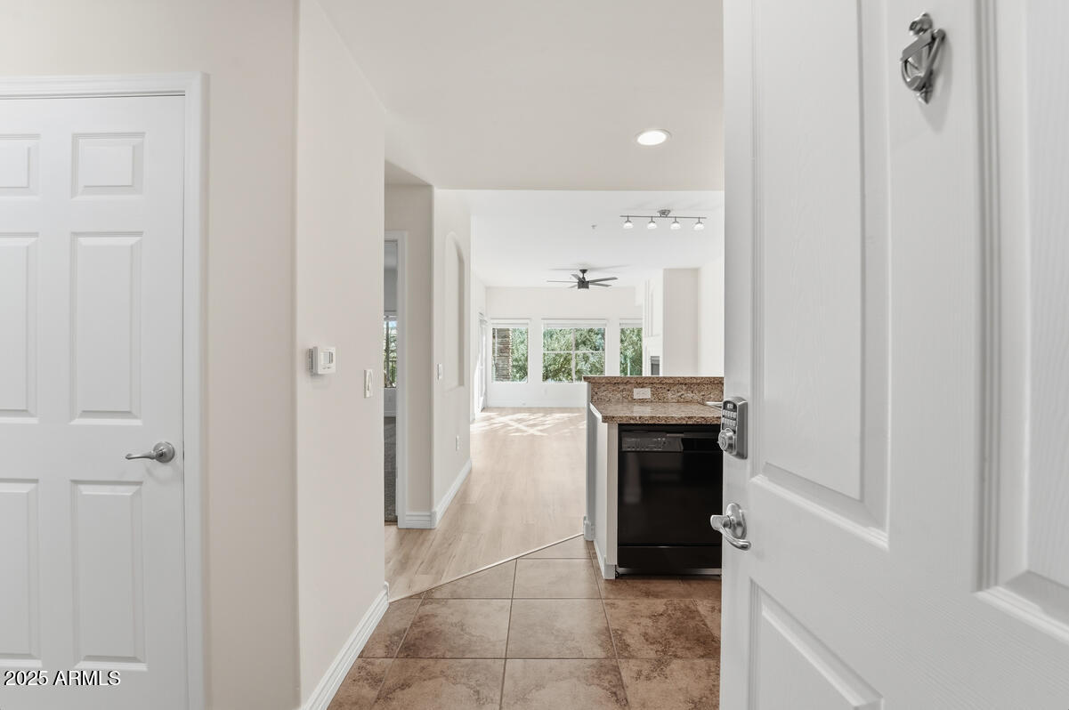 5350 E DEER VALLEY Drive 2429