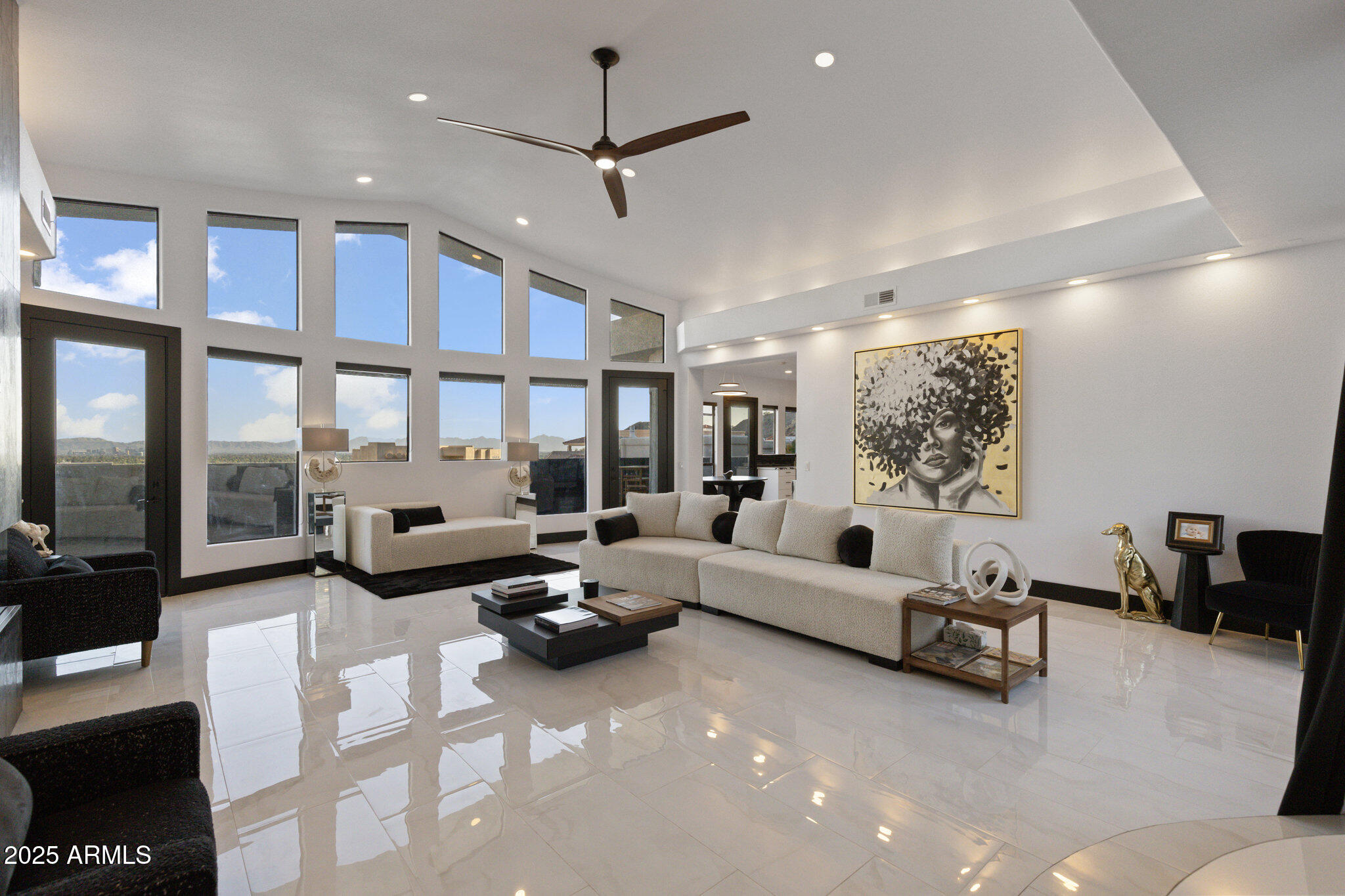 27 W COCHISE Drive