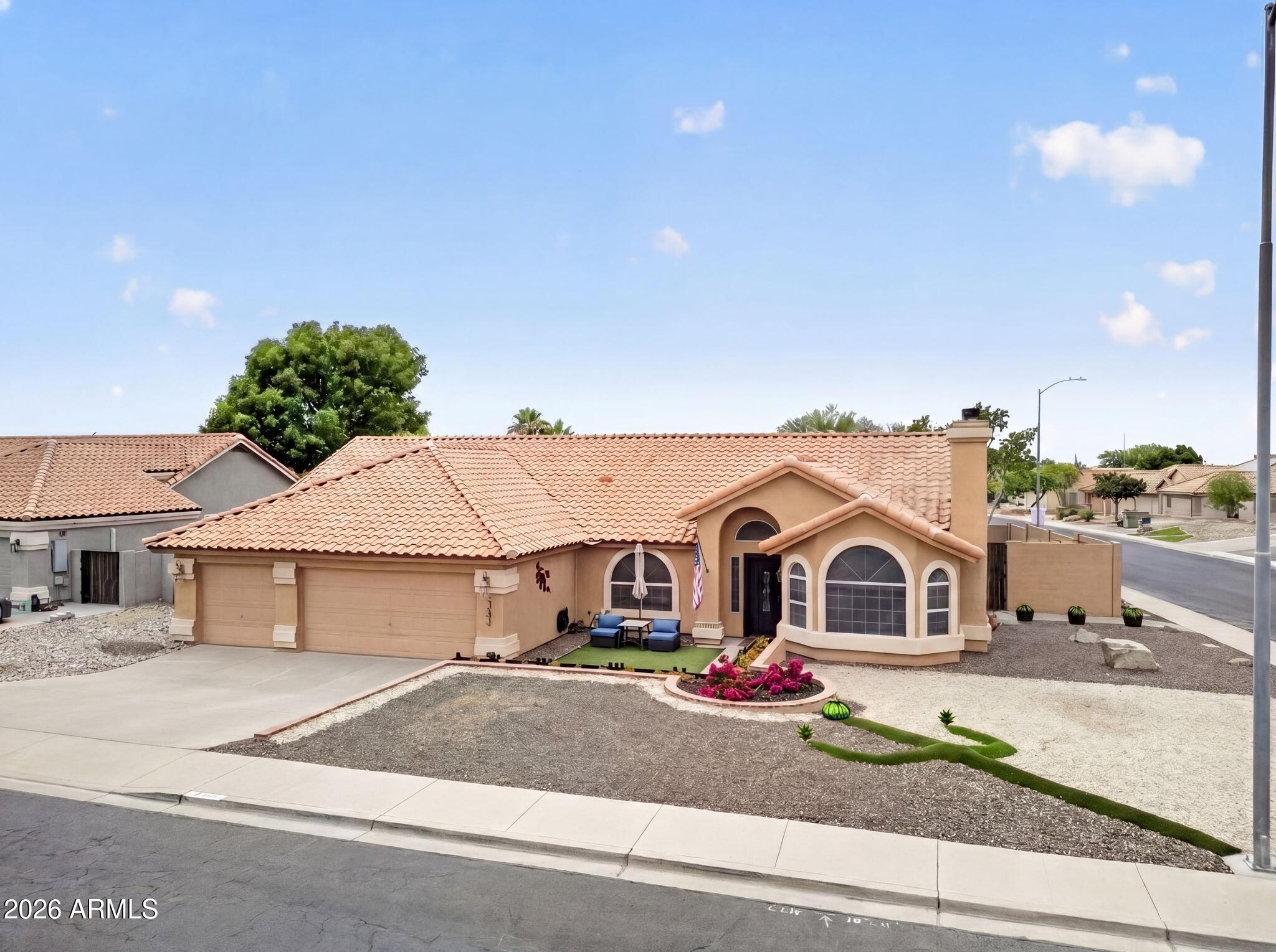 3242 N RICARDO Circle