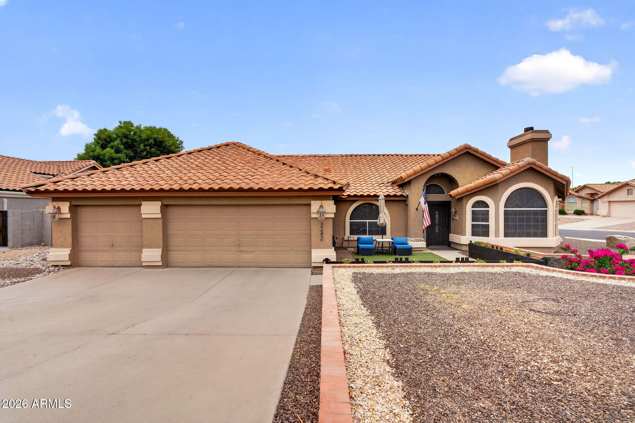 3242 n ricardo circle