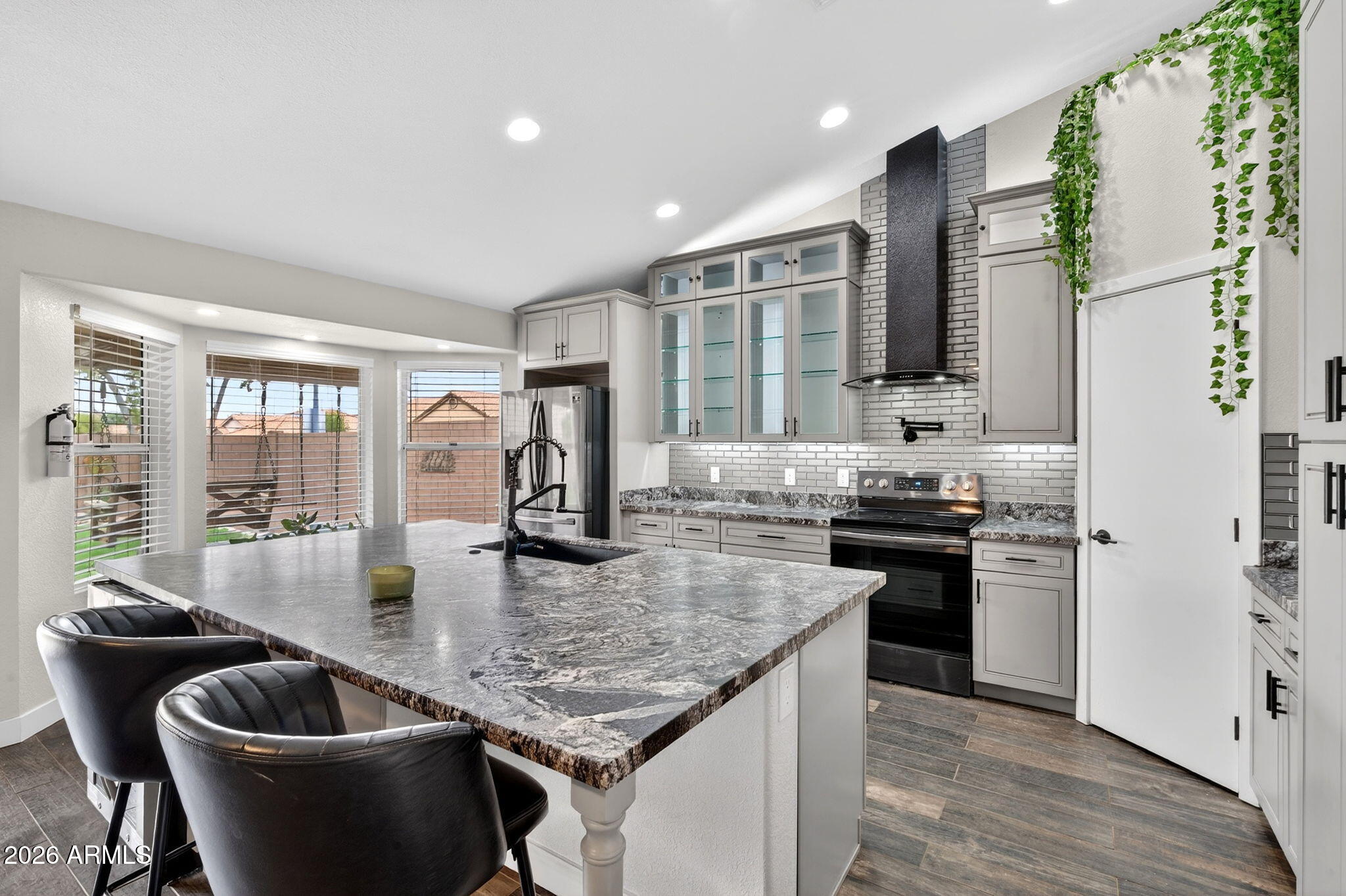 3242 N RICARDO Circle