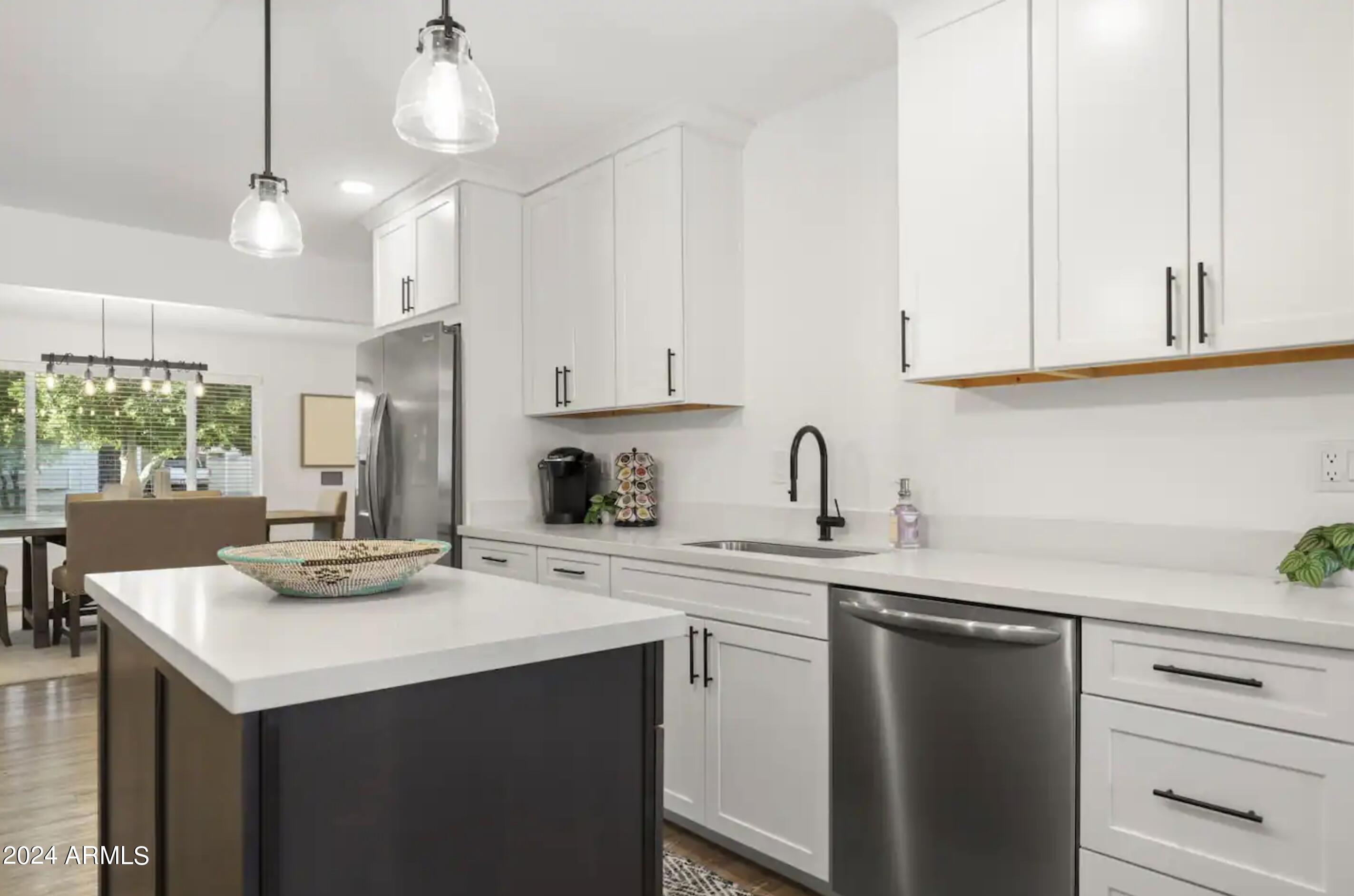 8619 E ROANOKE Avenue