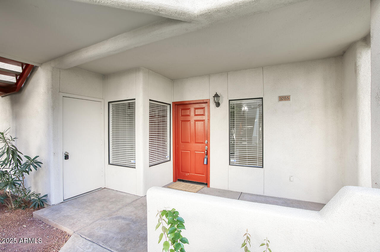 750 E NORTHERN Avenue 1055