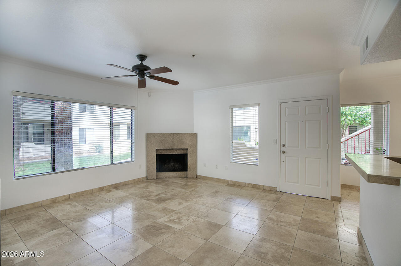 750 E NORTHERN Avenue 1055